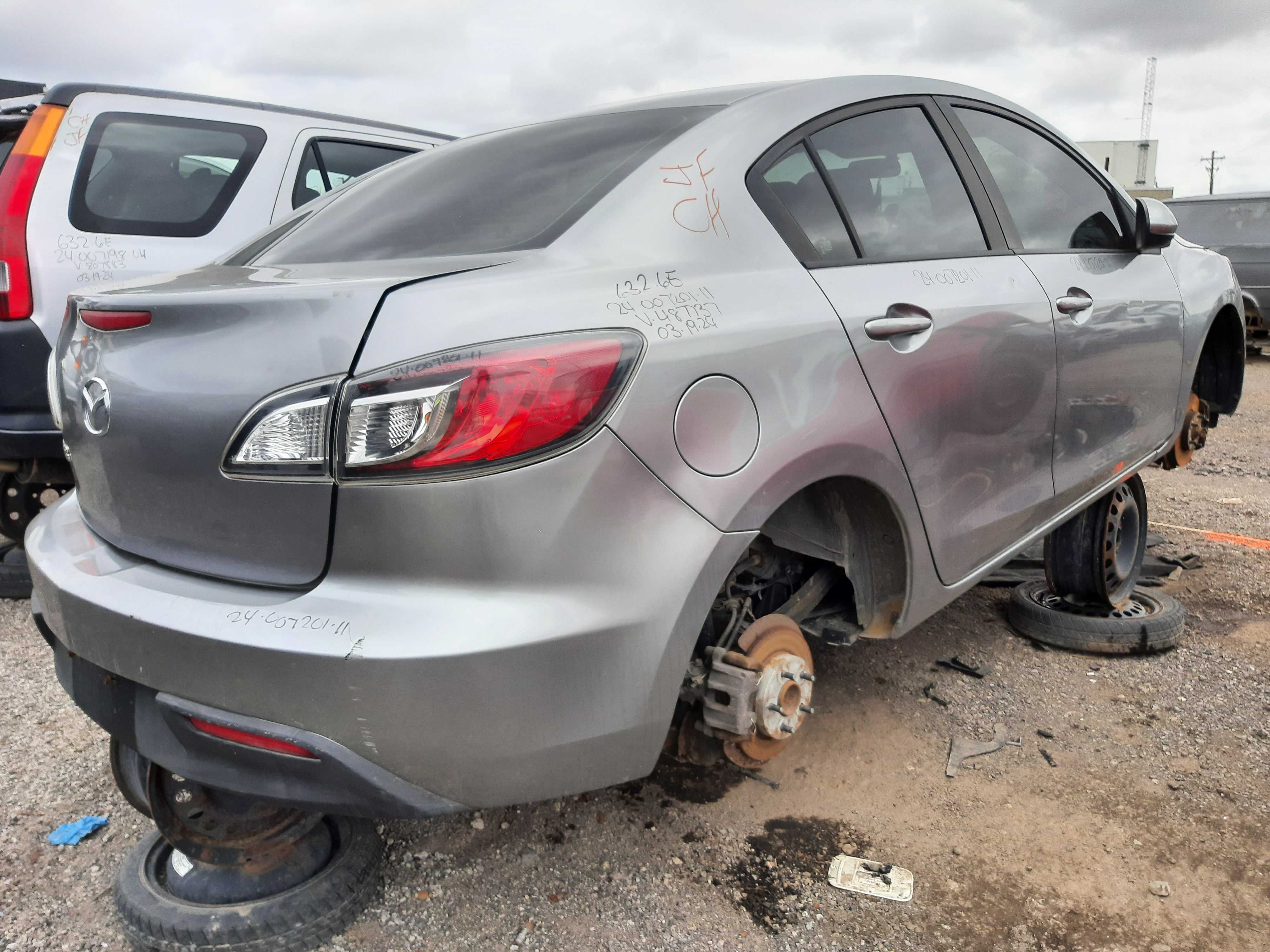 MAZDA MAZDA3 2011