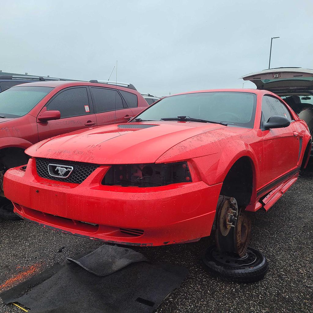 FORD MUSTANG 2000