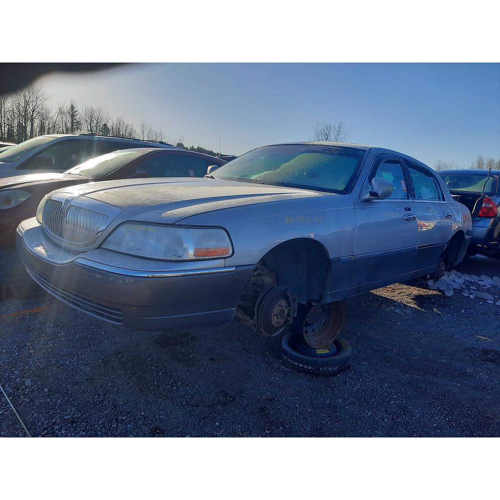 LINCOLN TOWN CAR 2004