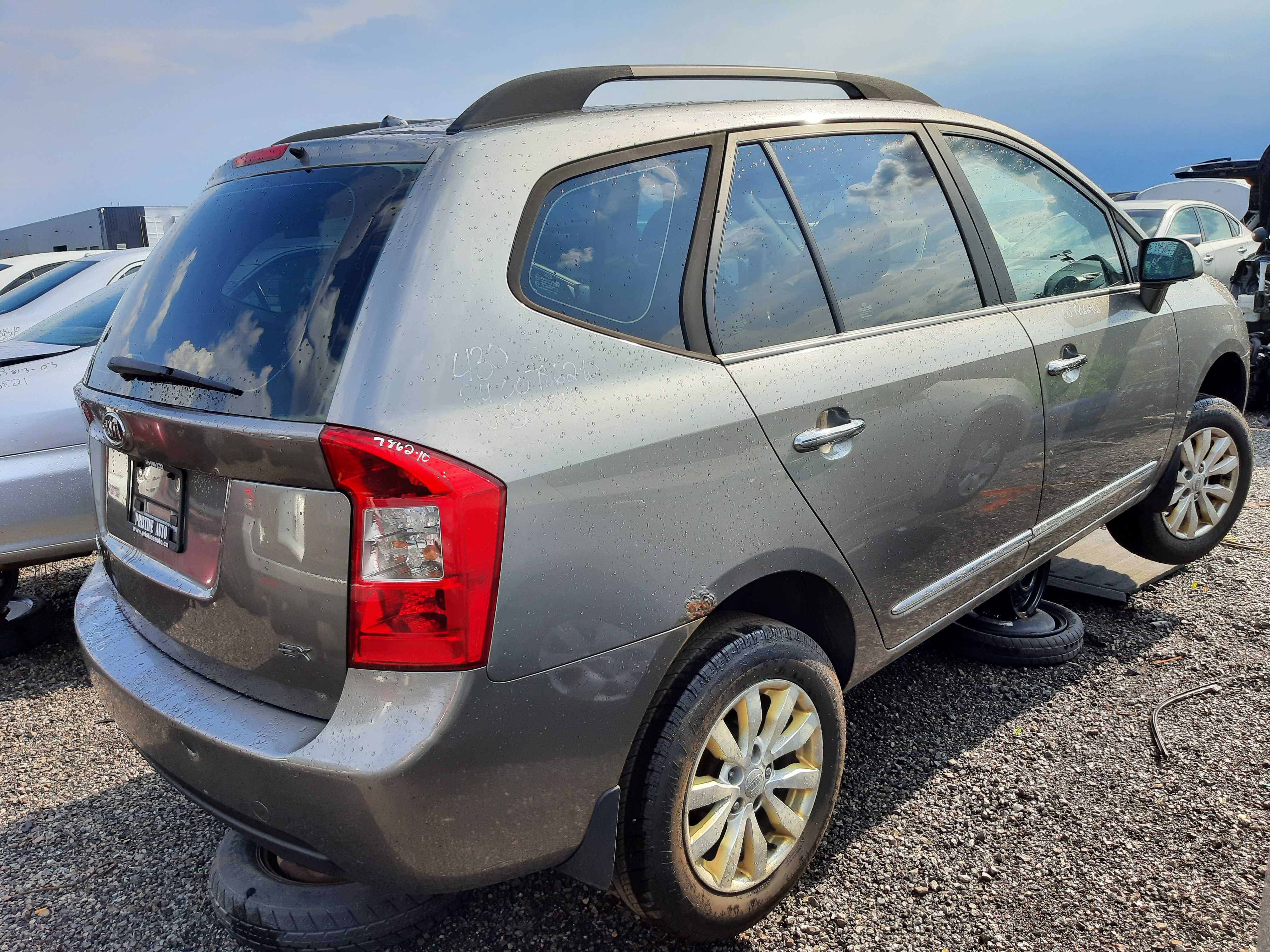 KIA RONDO 2010