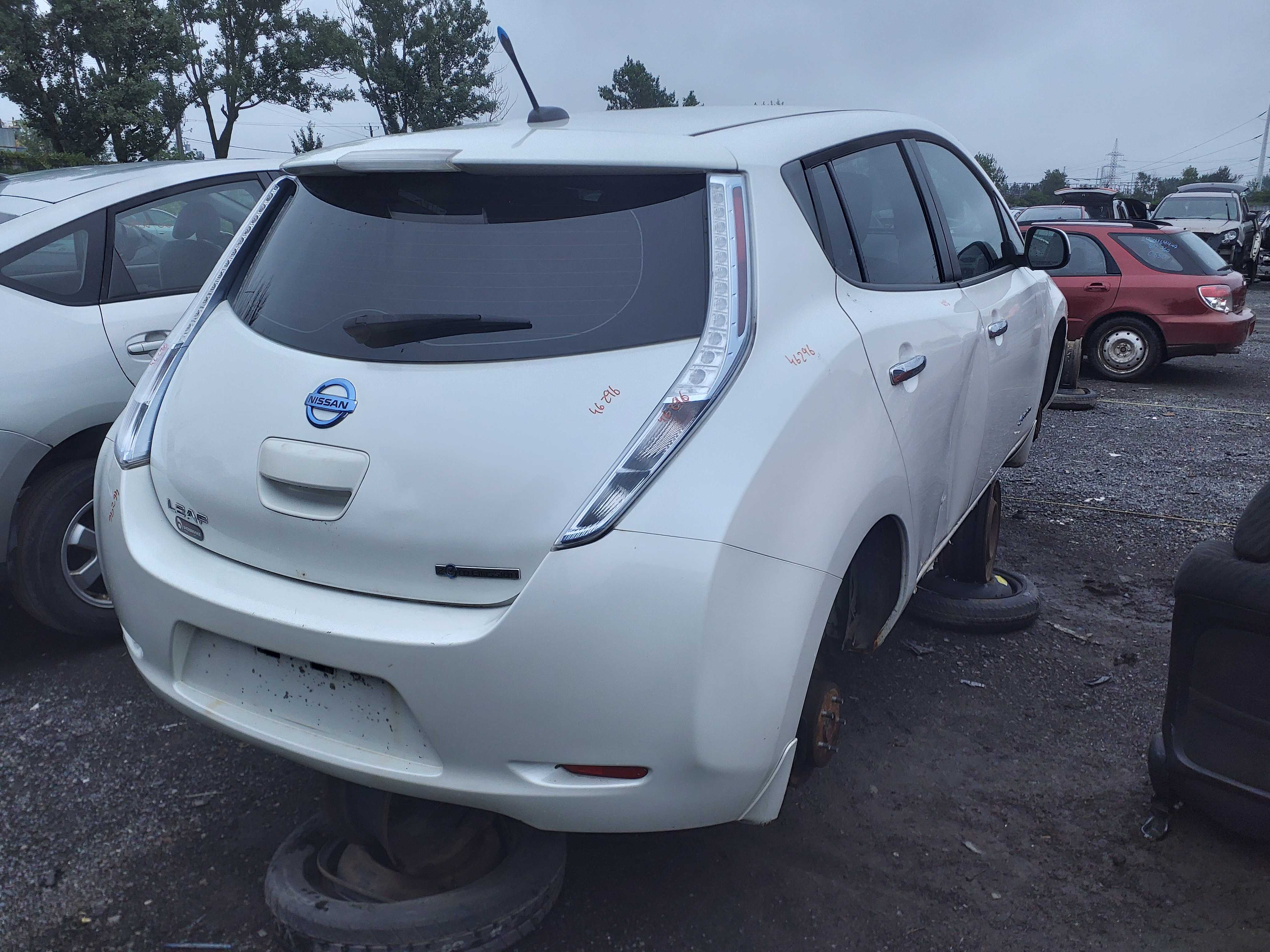 NISSAN LEAF 2013