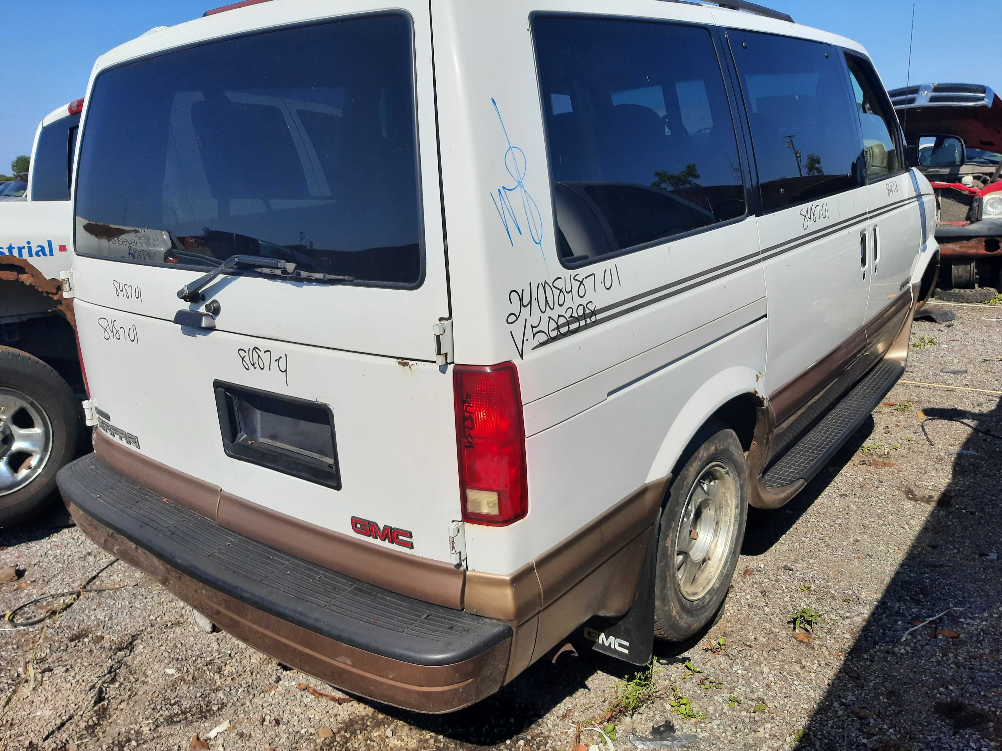 GMC SAFARI 2001