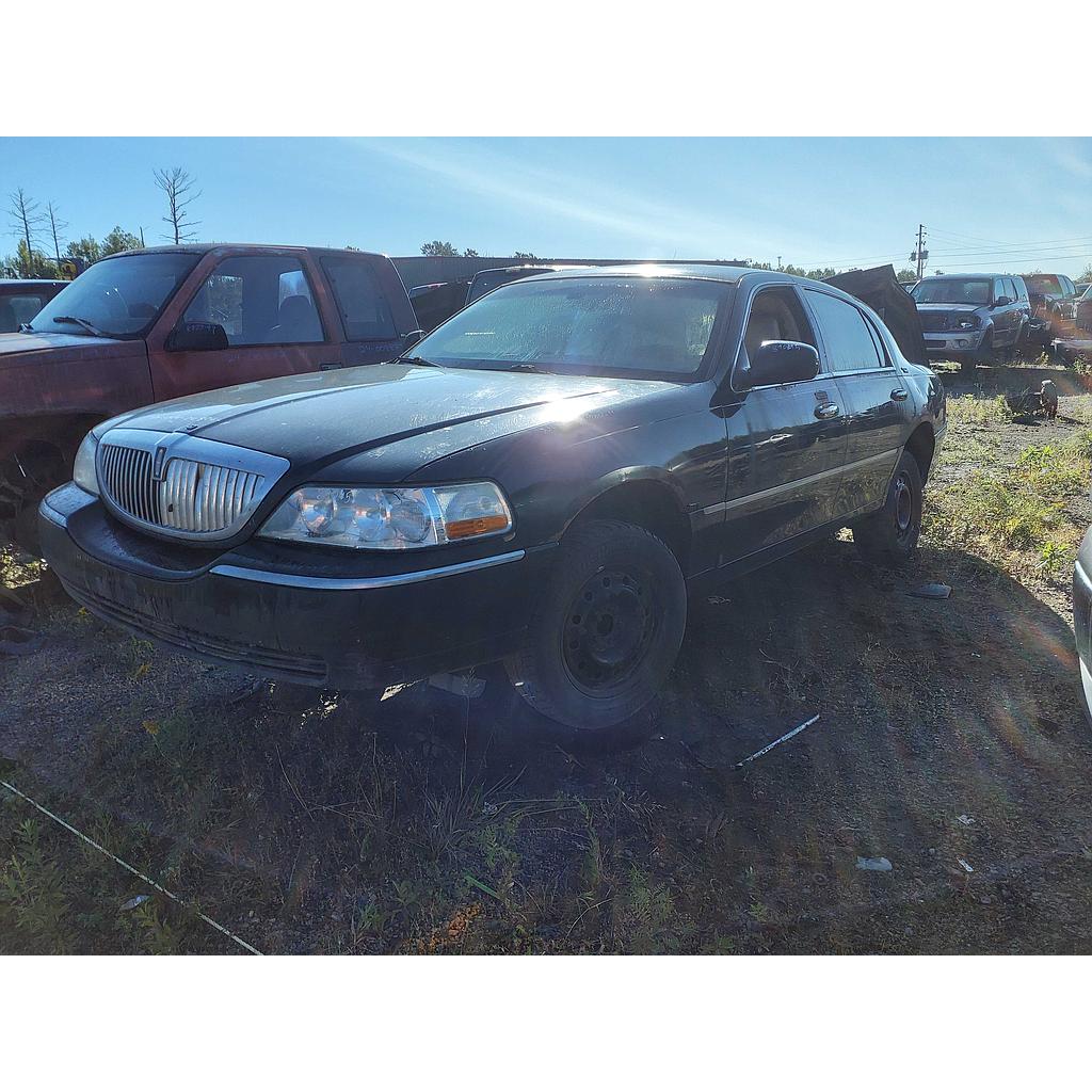 LINCOLN TOWN CAR 2011