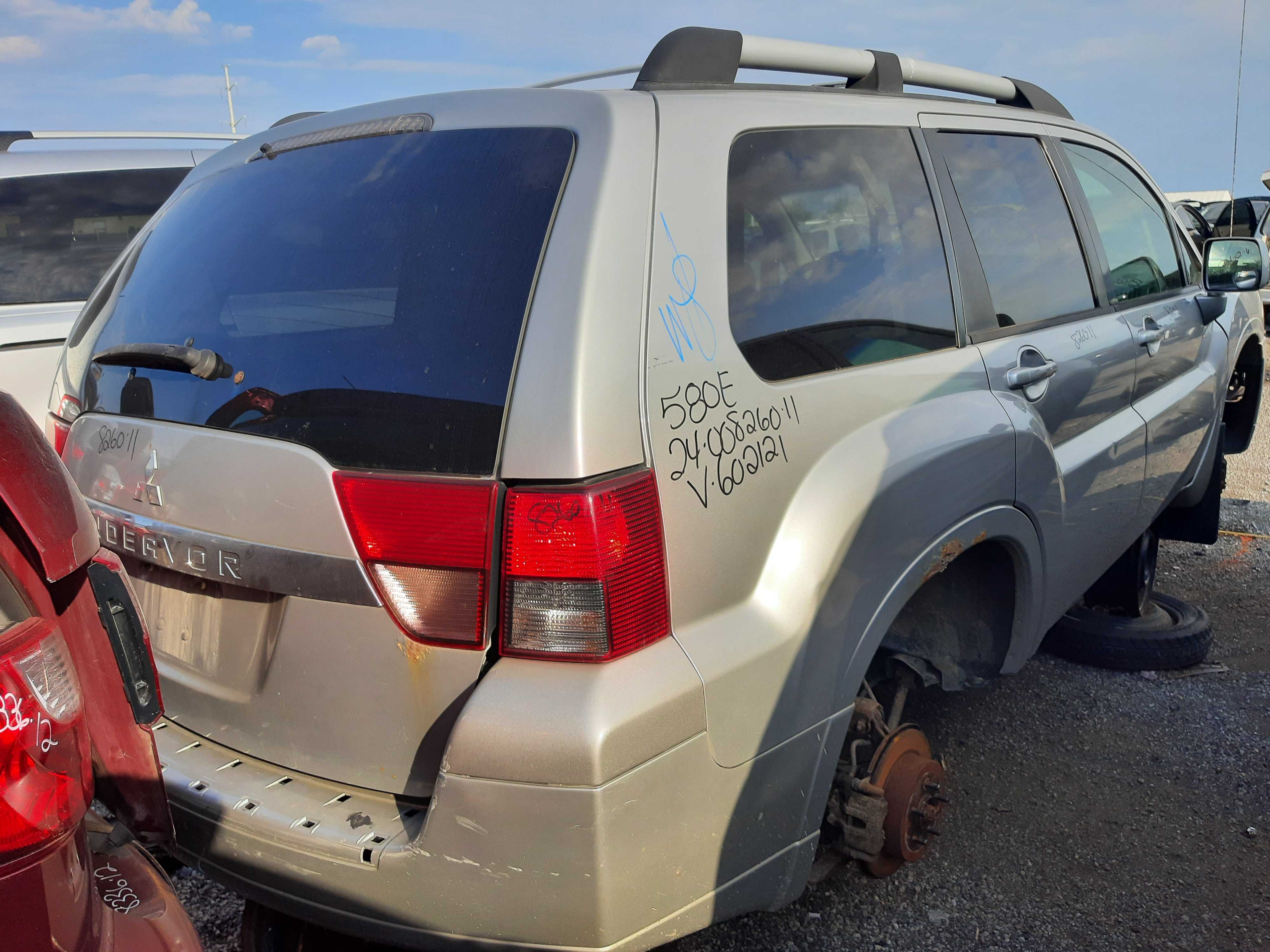 MITSUBISHI ENDEAVOR 2011