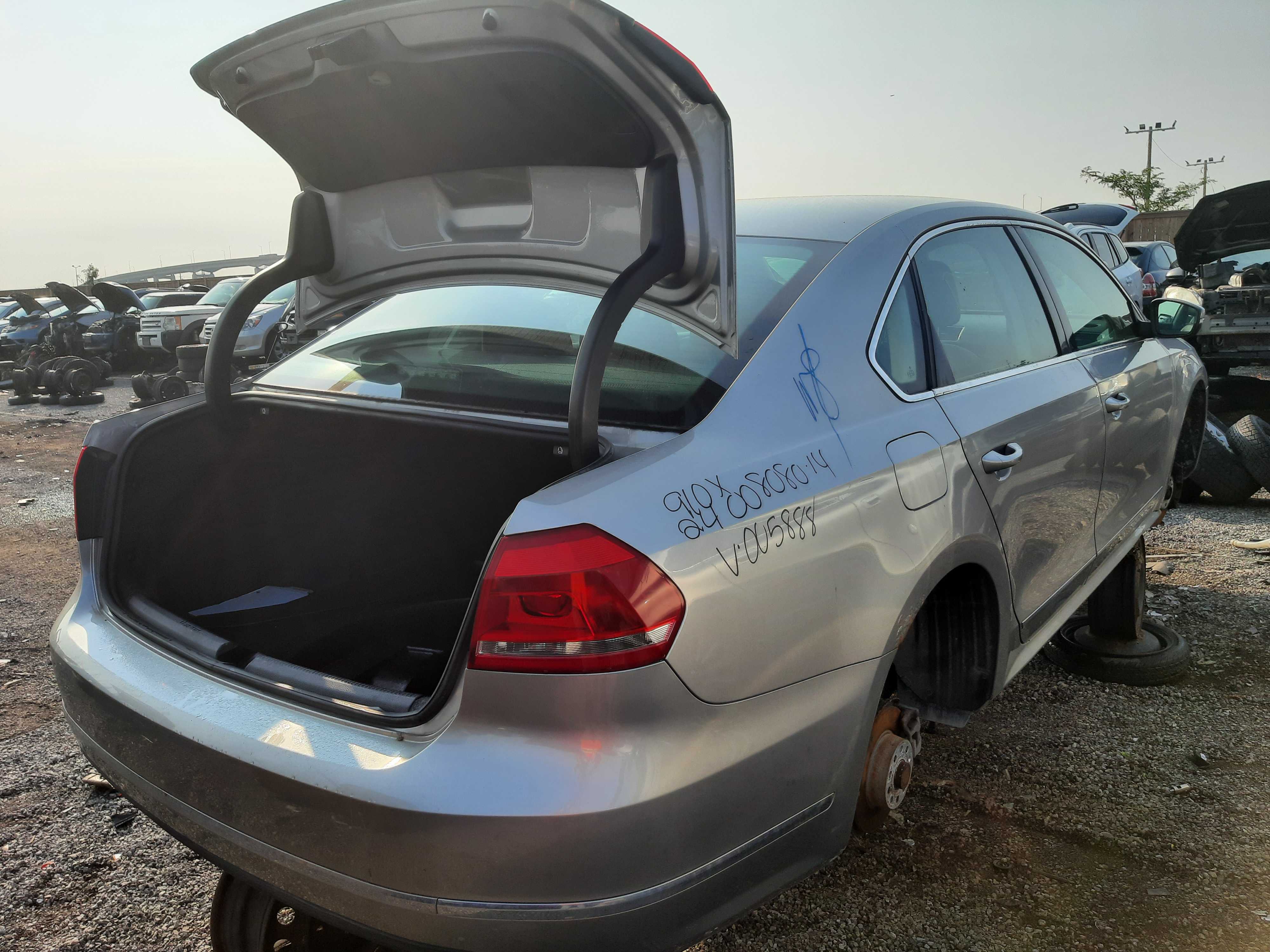 VOLKSWAGEN PASSAT 2014