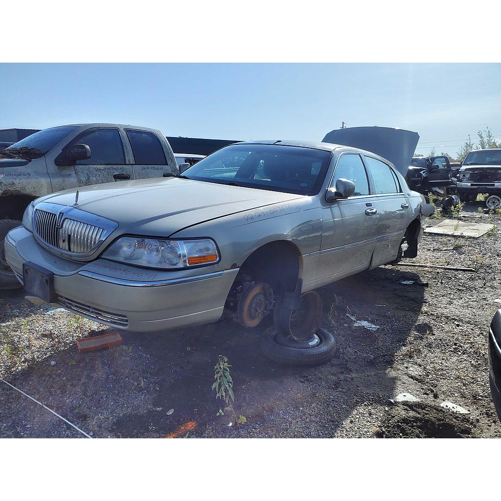 LINCOLN TOWN CAR 2011