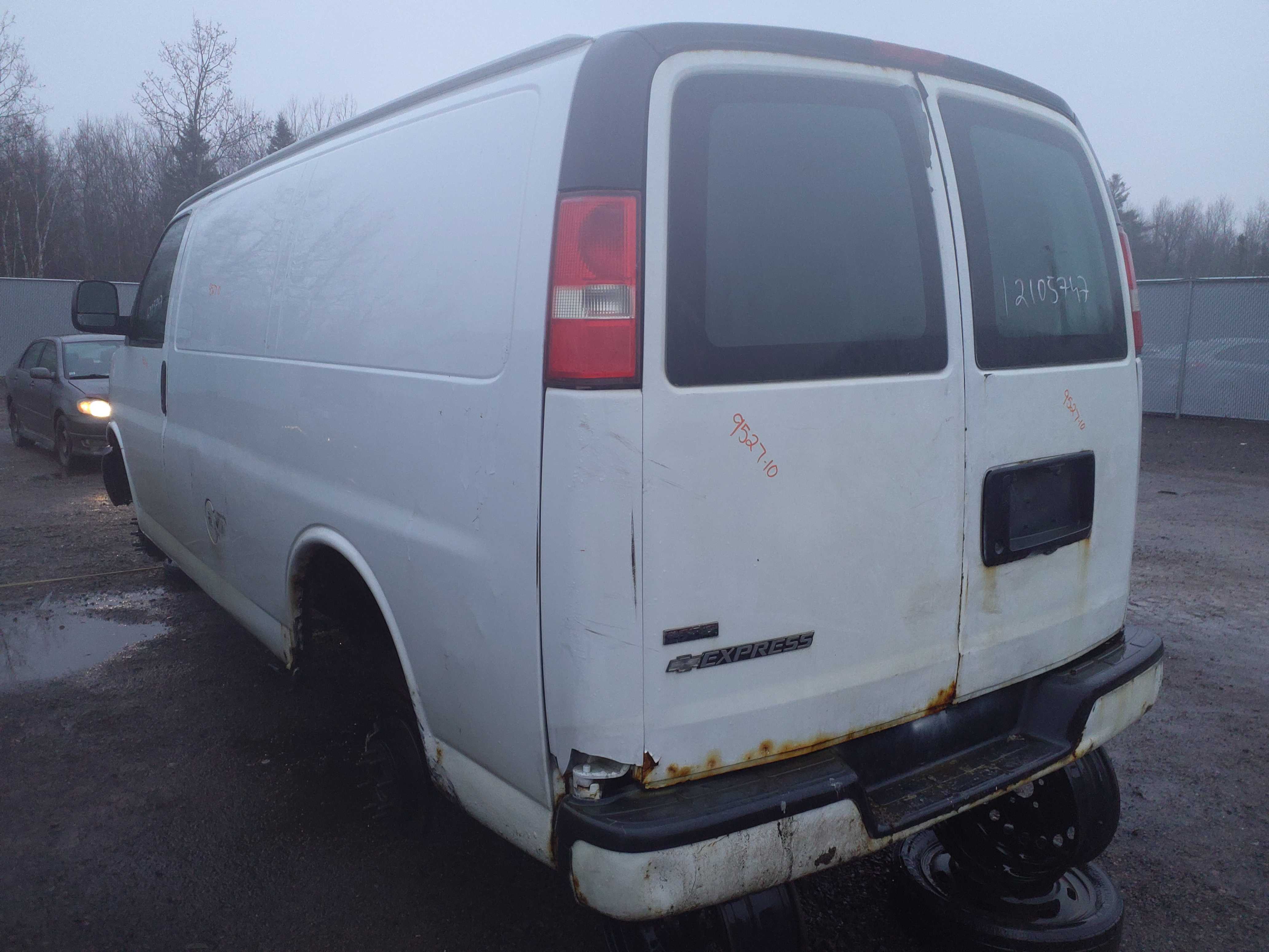 CHEVROLET EXPRESS VAN 2010