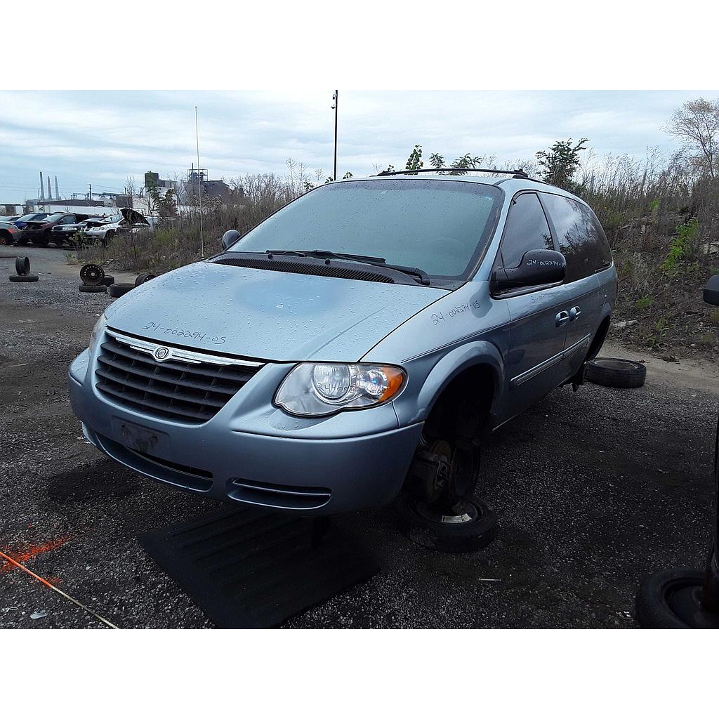 CHRYSLER TOWN &amp; COUNTRY 2005