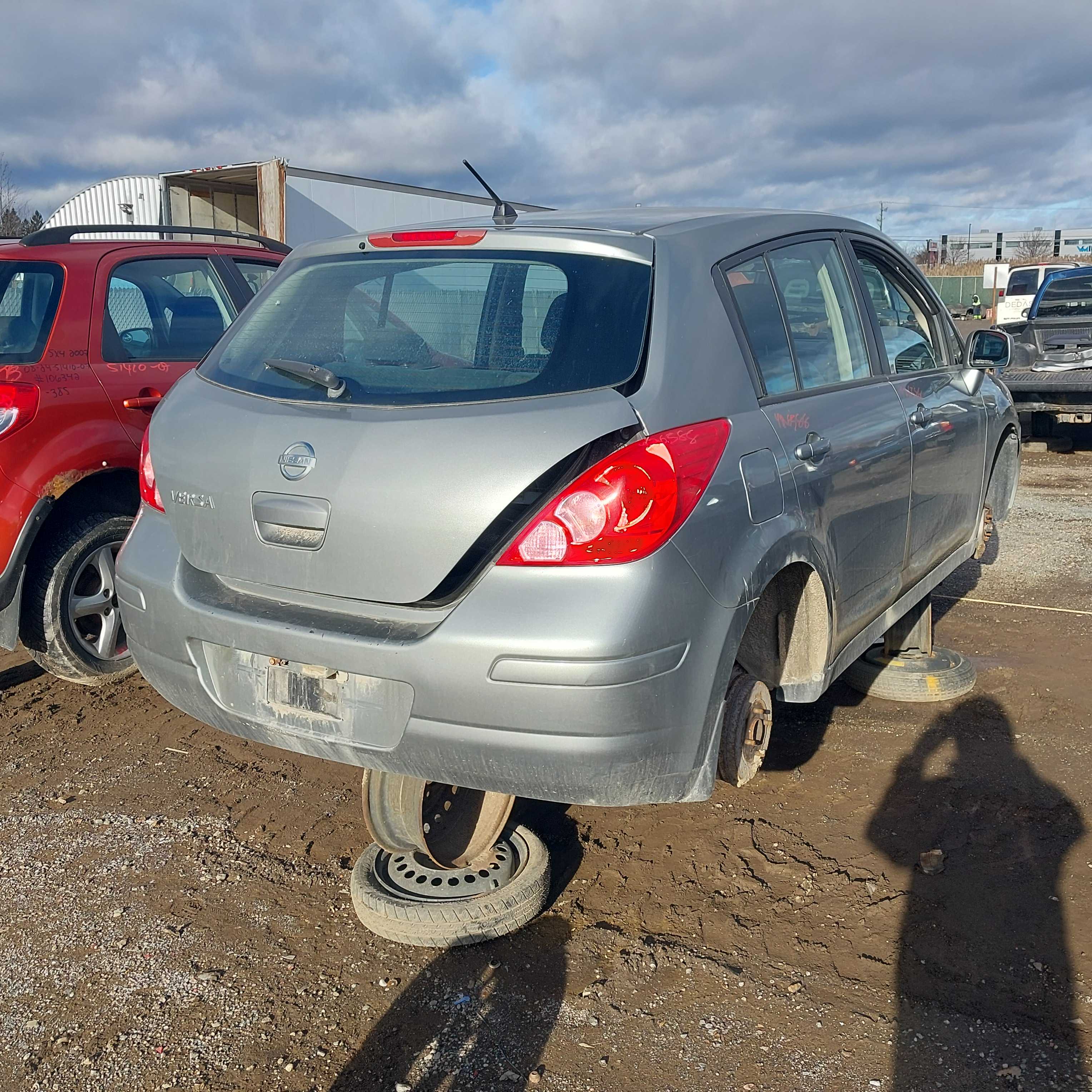 NISSAN VERSA 2010