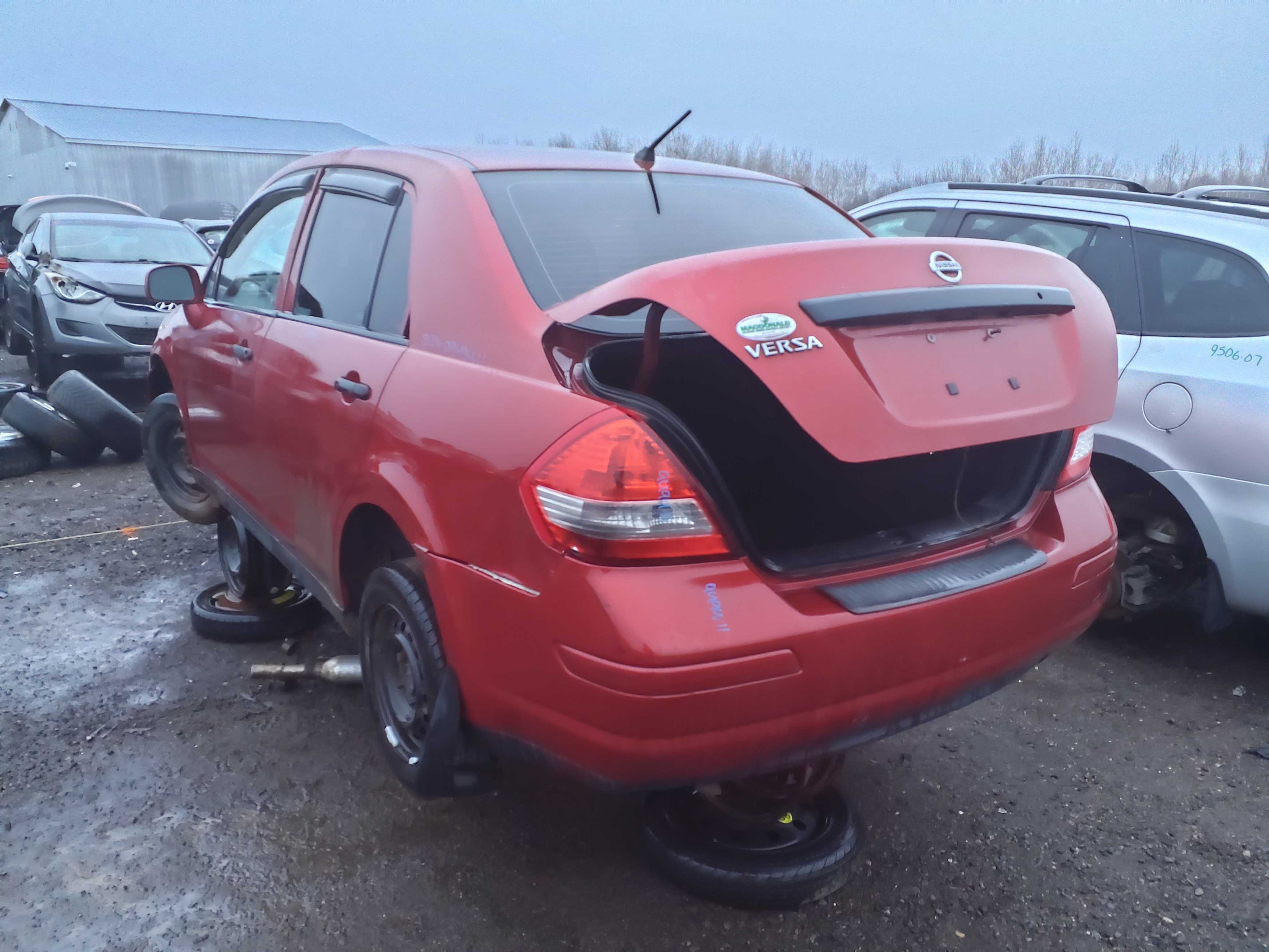 NISSAN VERSA 2011