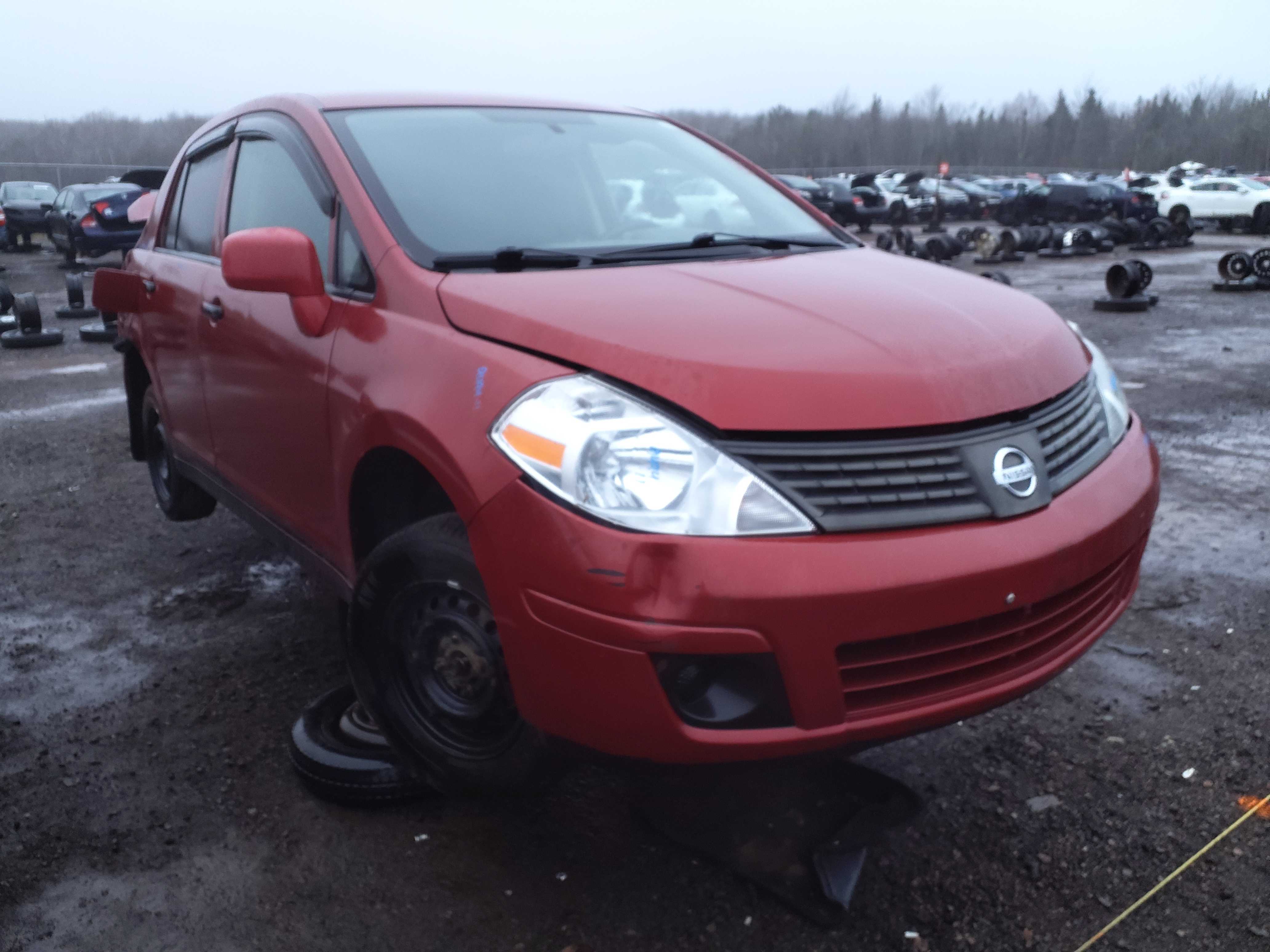 NISSAN VERSA 2011