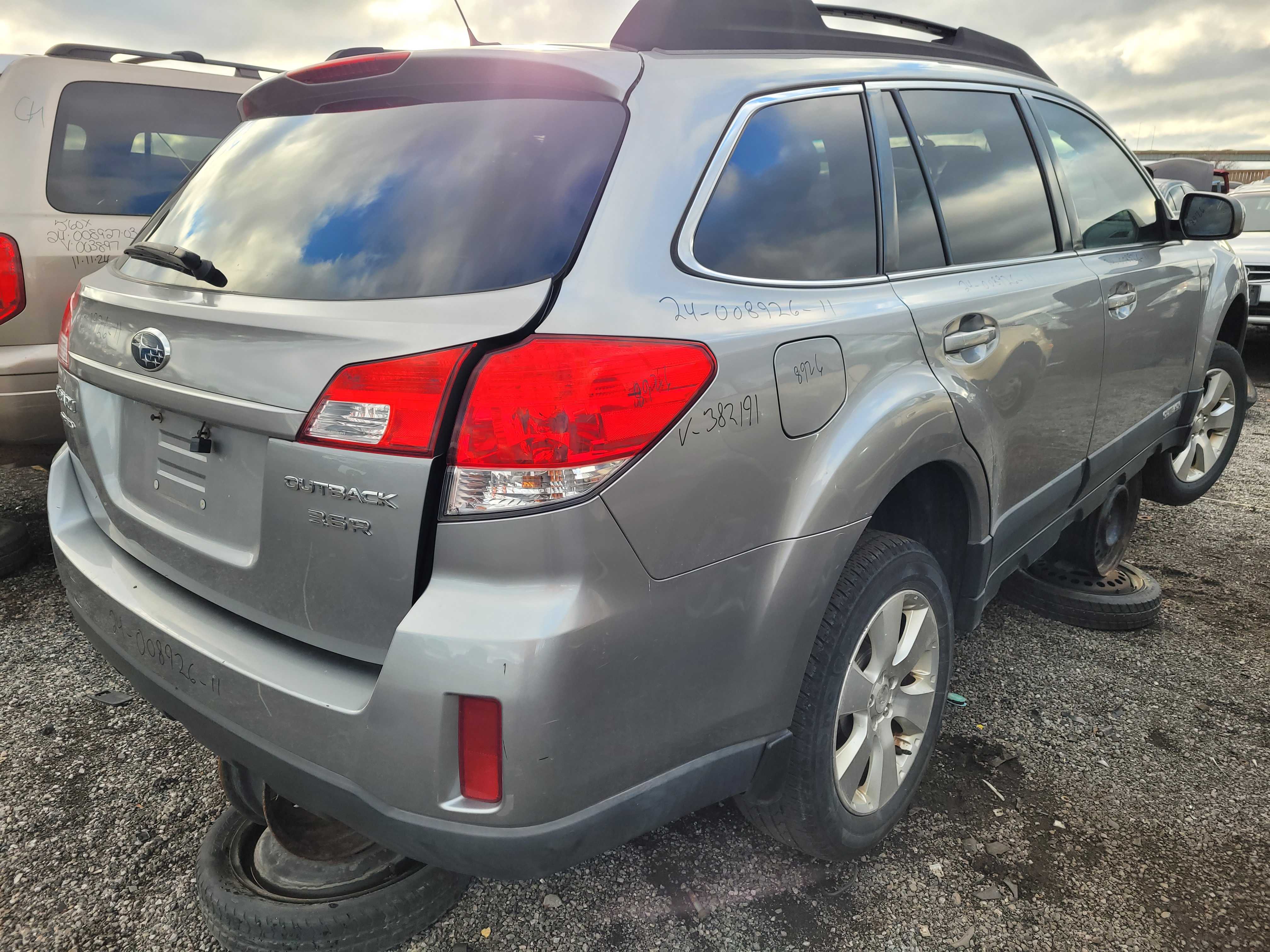 SUBARU OUTBACK 2011
