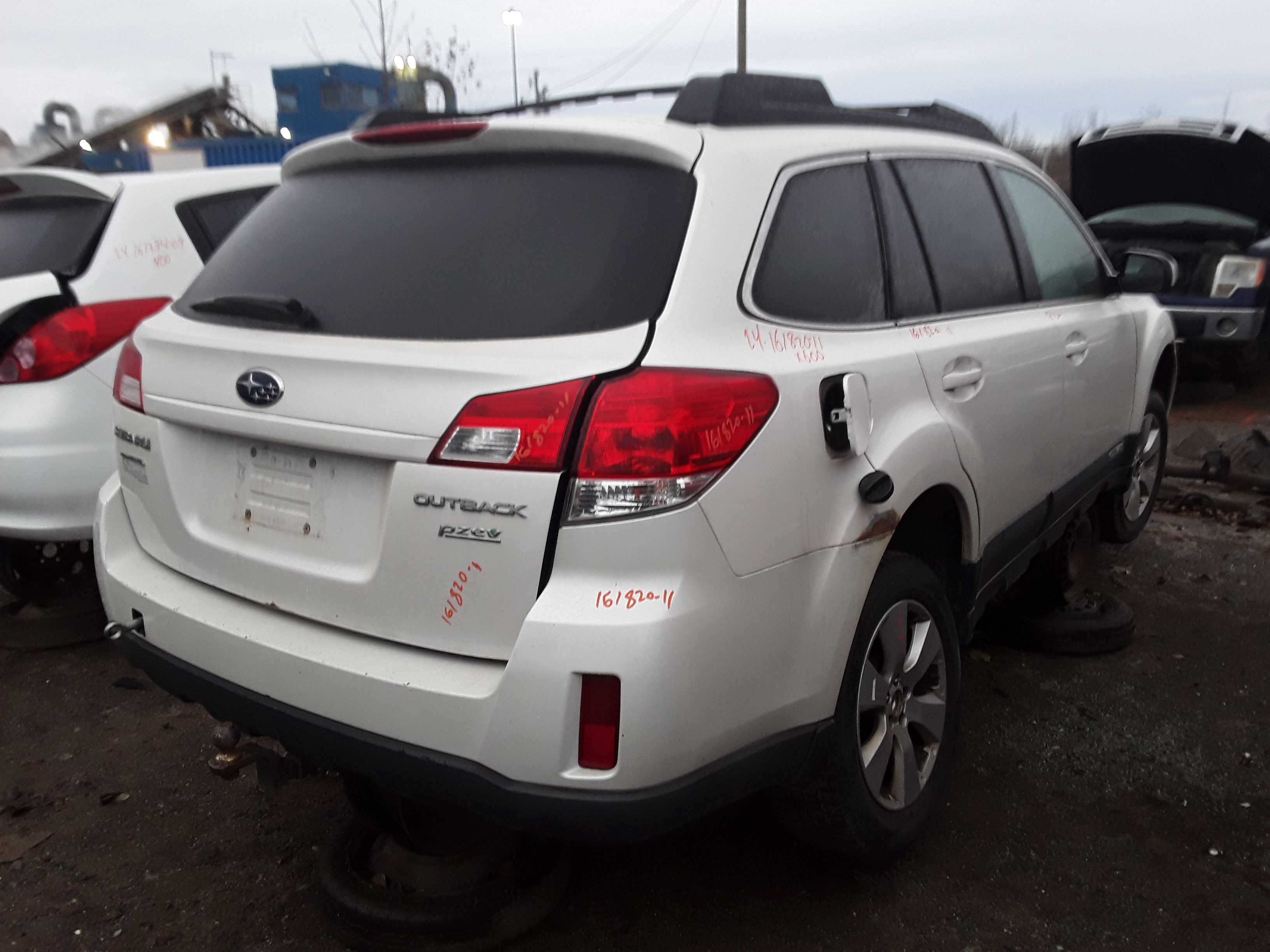 SUBARU OUTBACK 2011