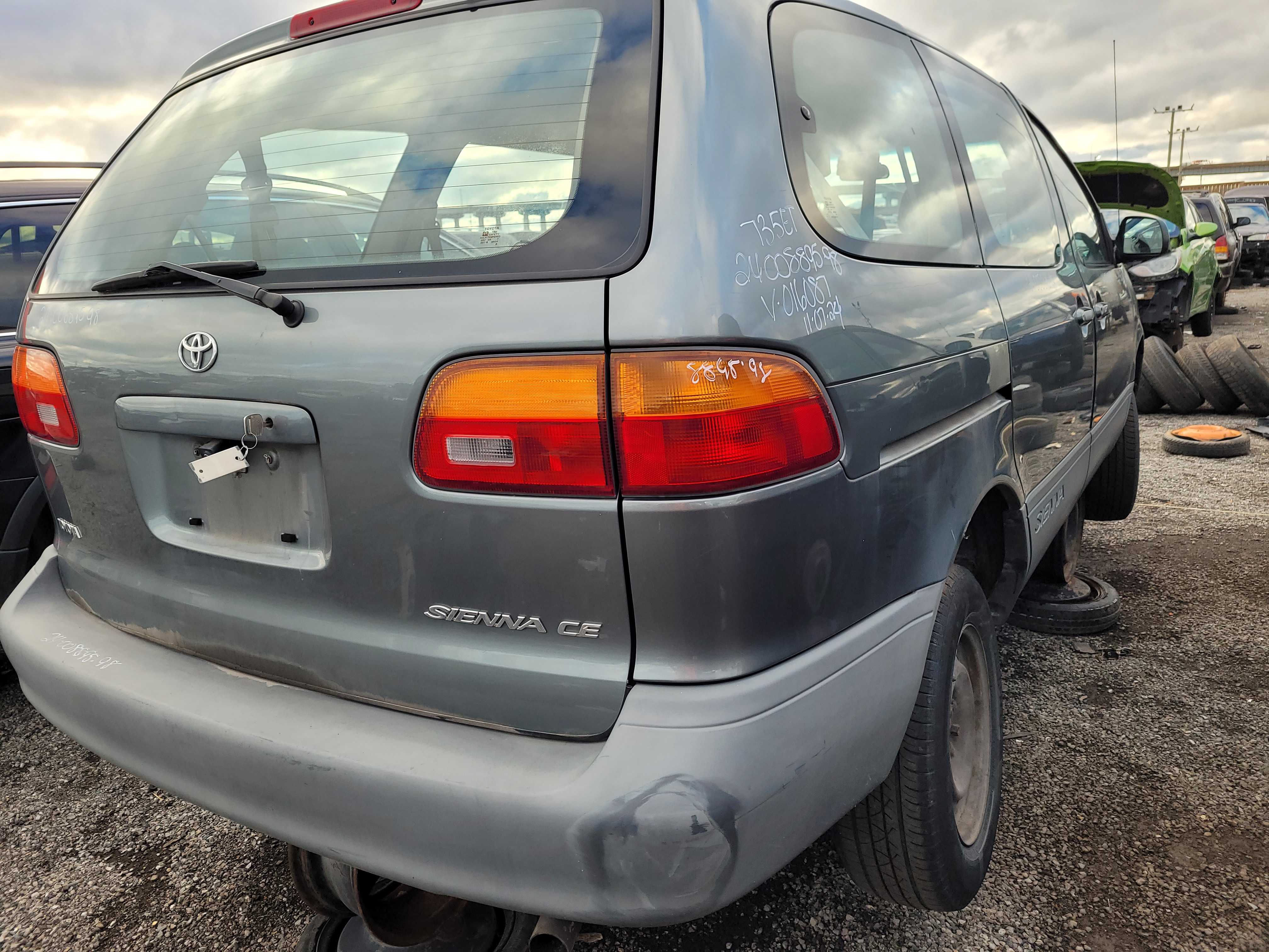 TOYOTA SIENNA 1998