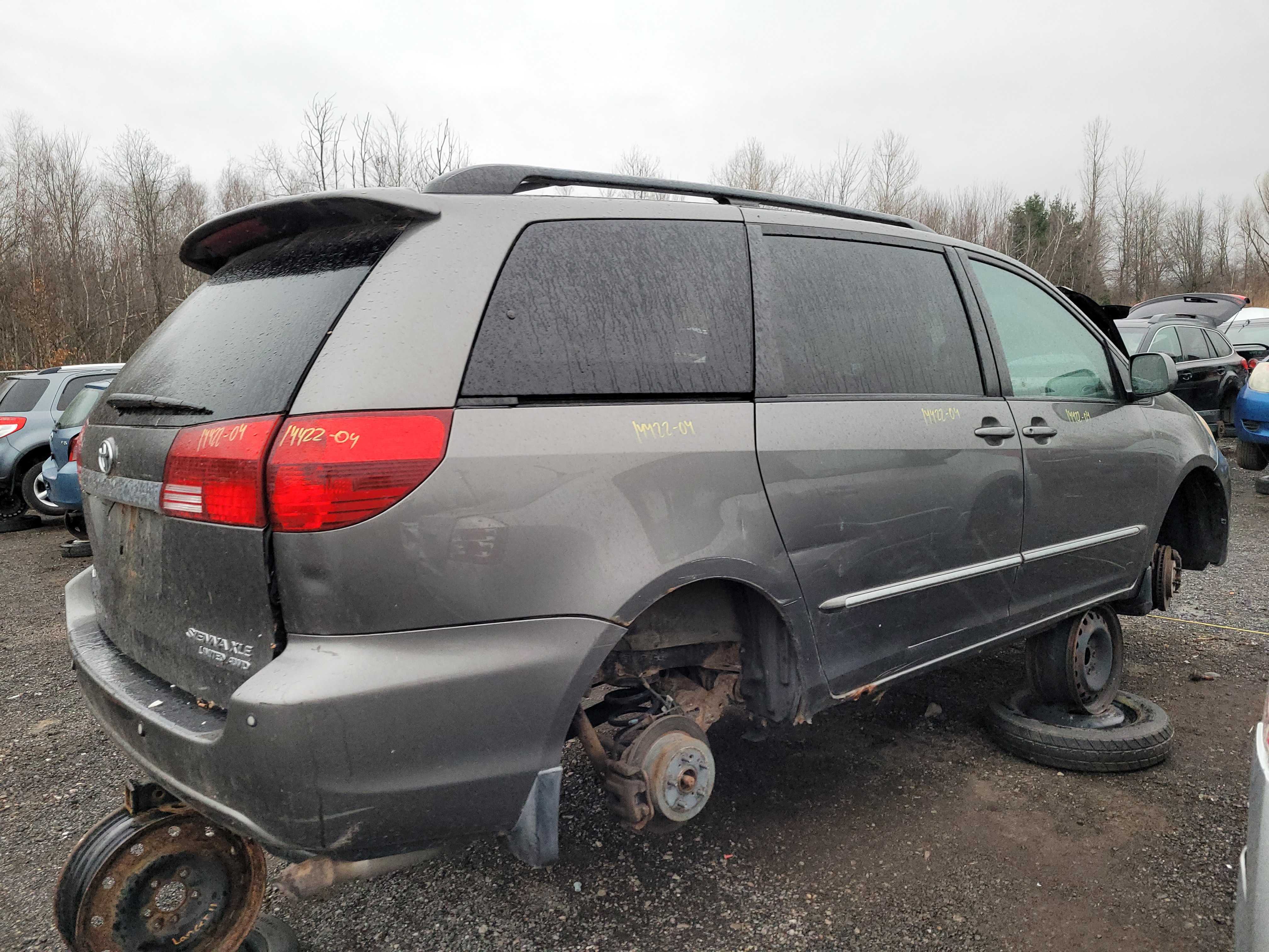 TOYOTA SIENNA 2004