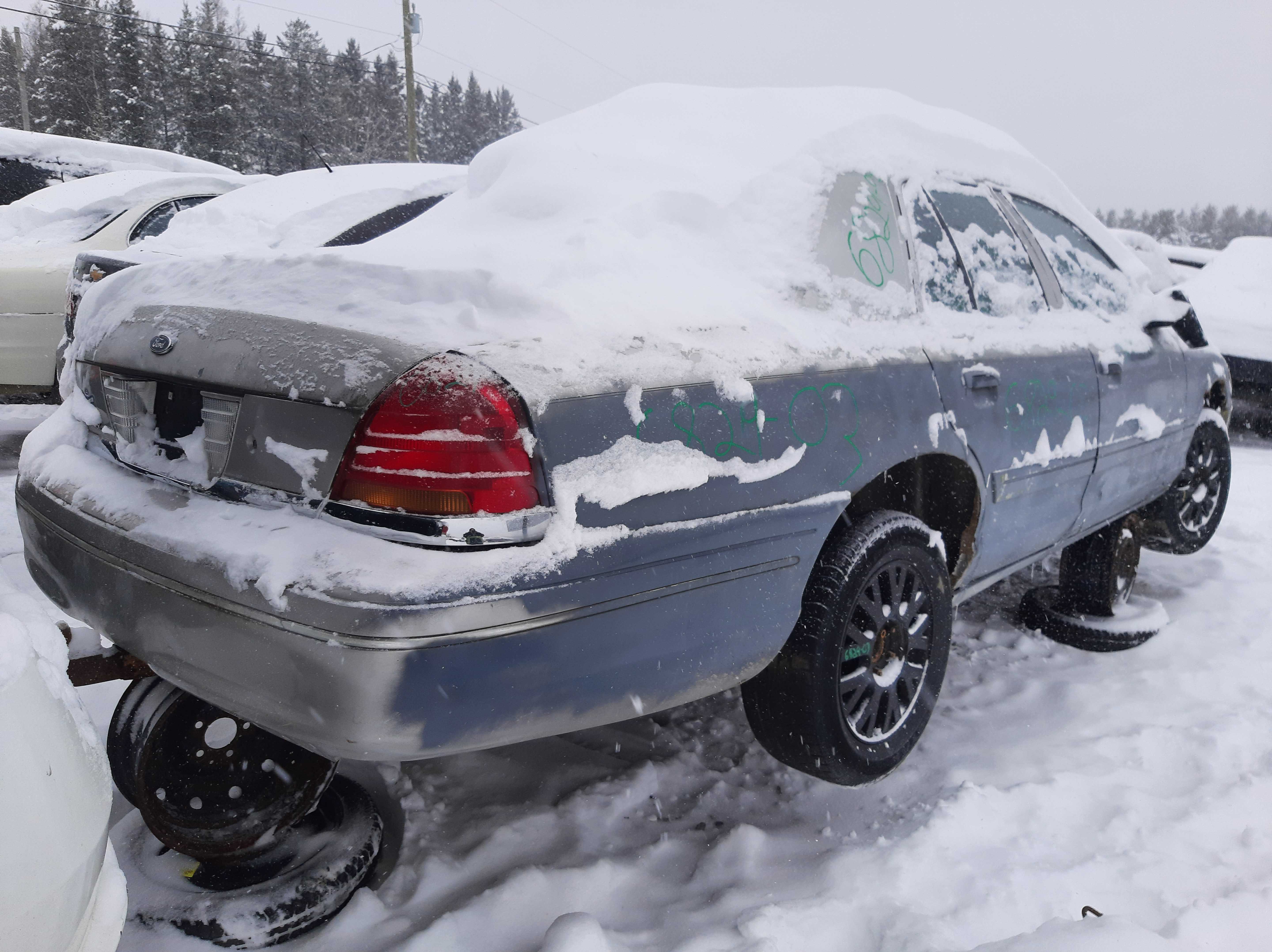 FORD CROWN VICTORIA 2003