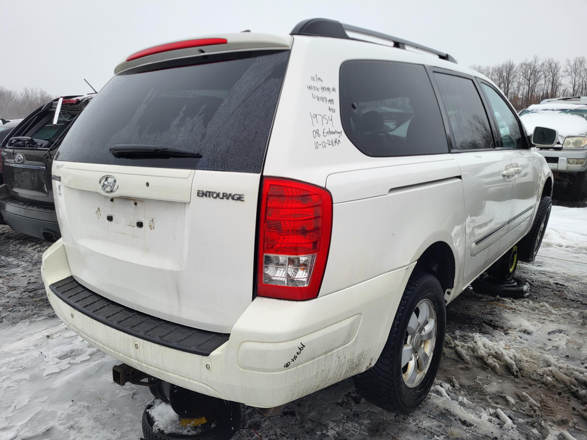 HYUNDAI ENTOURAGE 2008