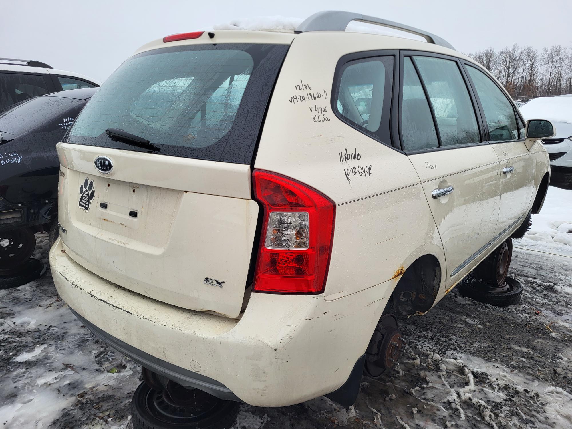 KIA RONDO 2011