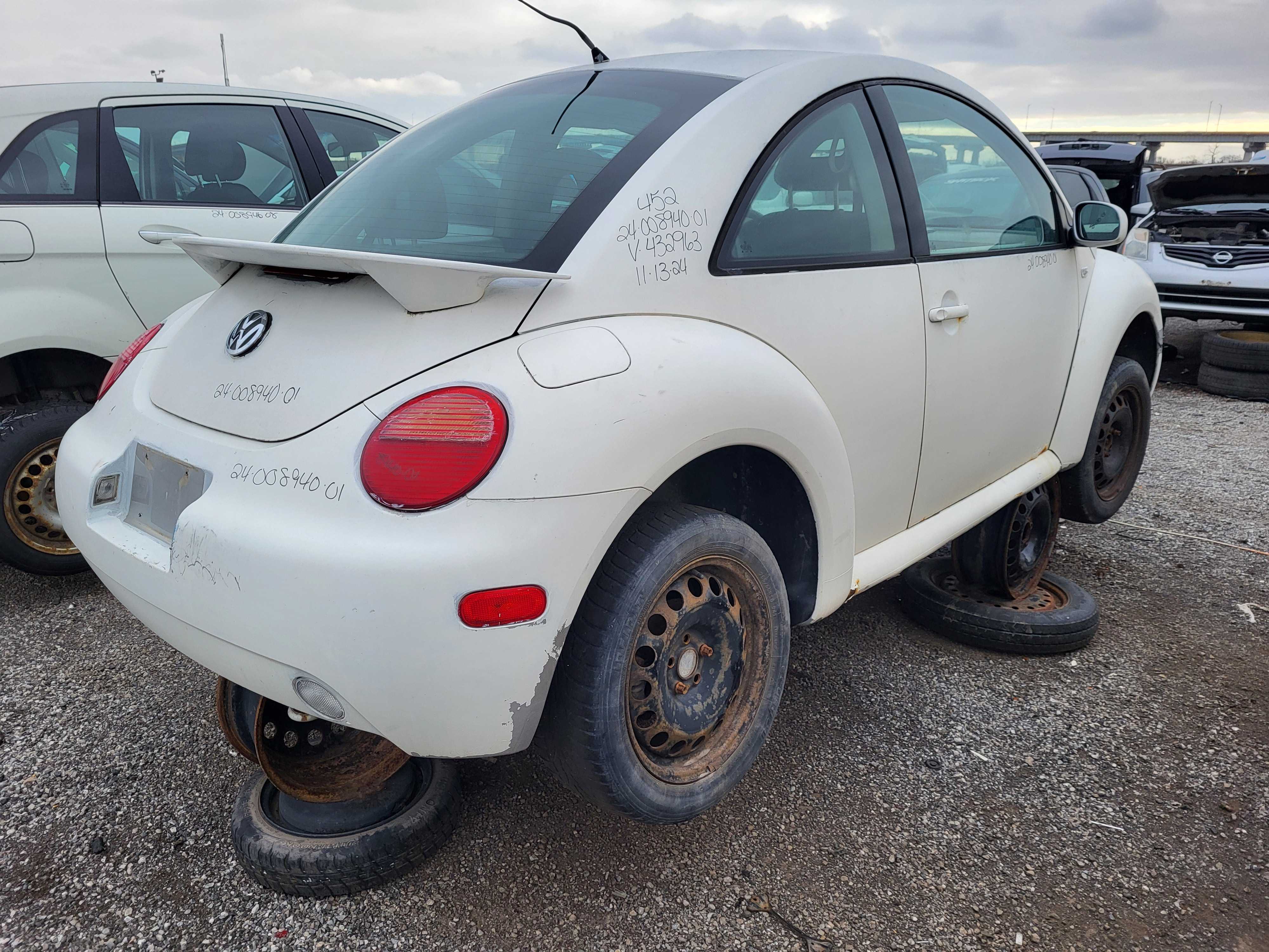 VOLKSWAGEN NEW BEETLE 2001