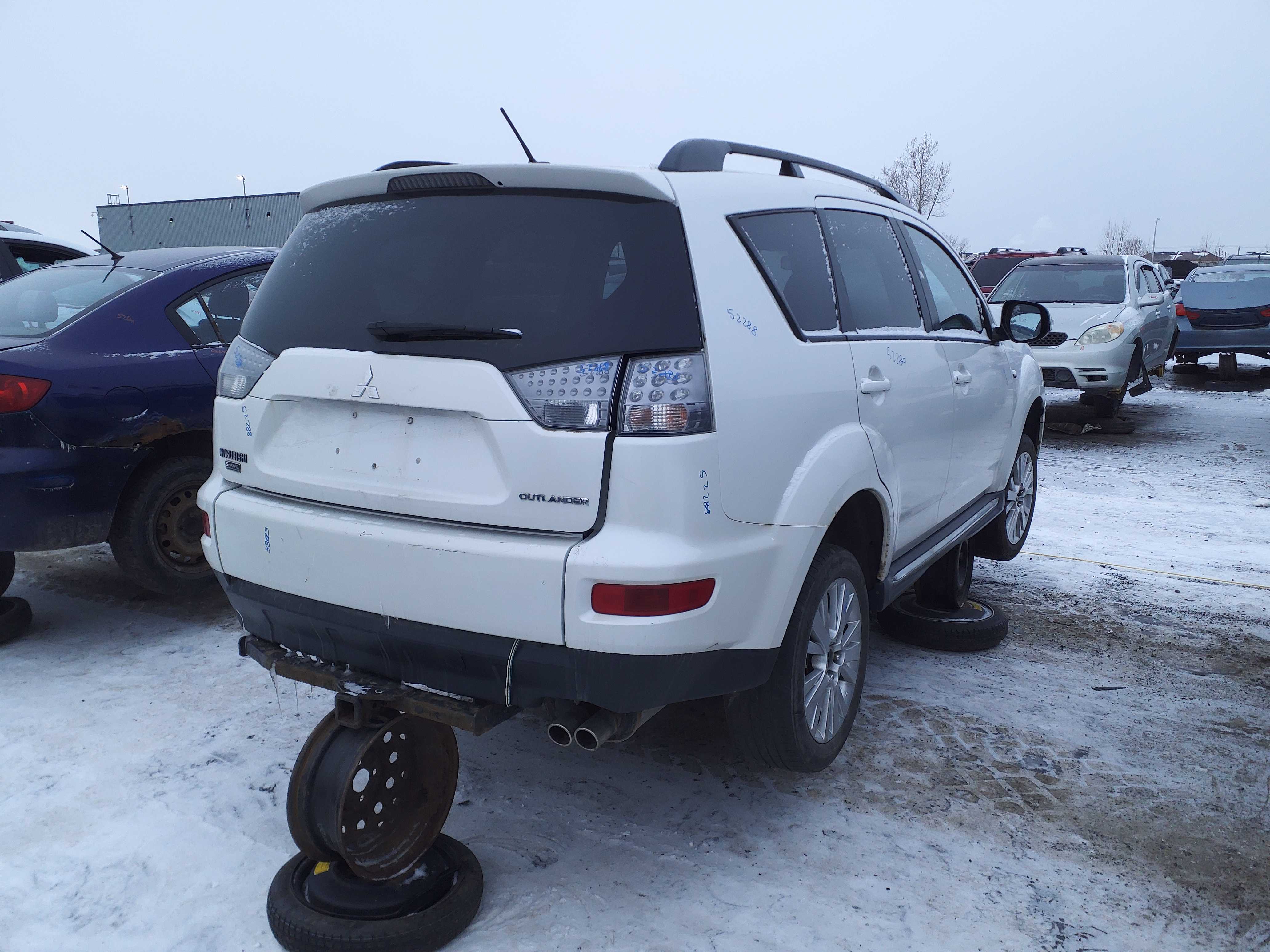 MITSUBISHI OUTLANDER 2011