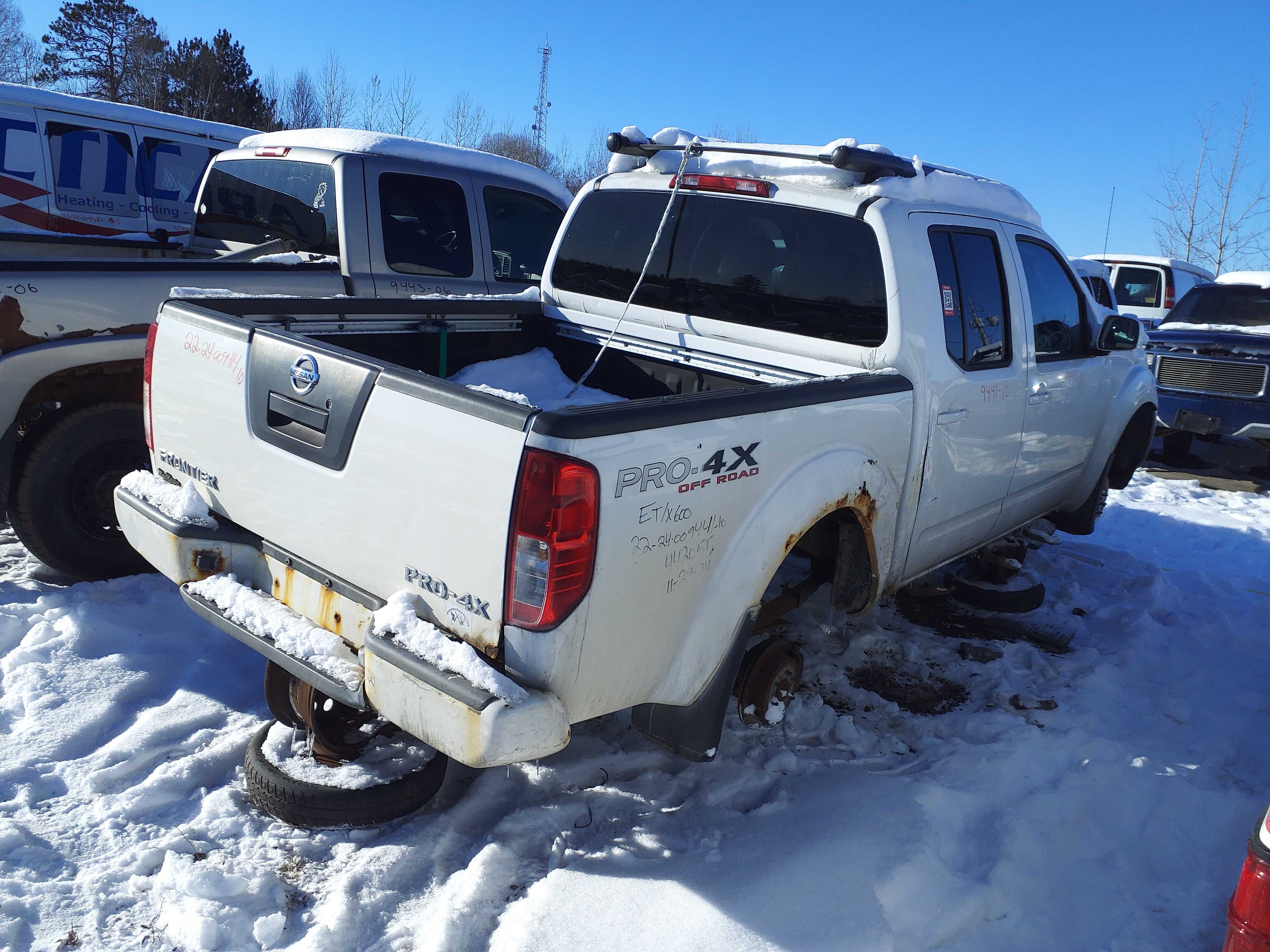 NISSAN FRONTIER 2010