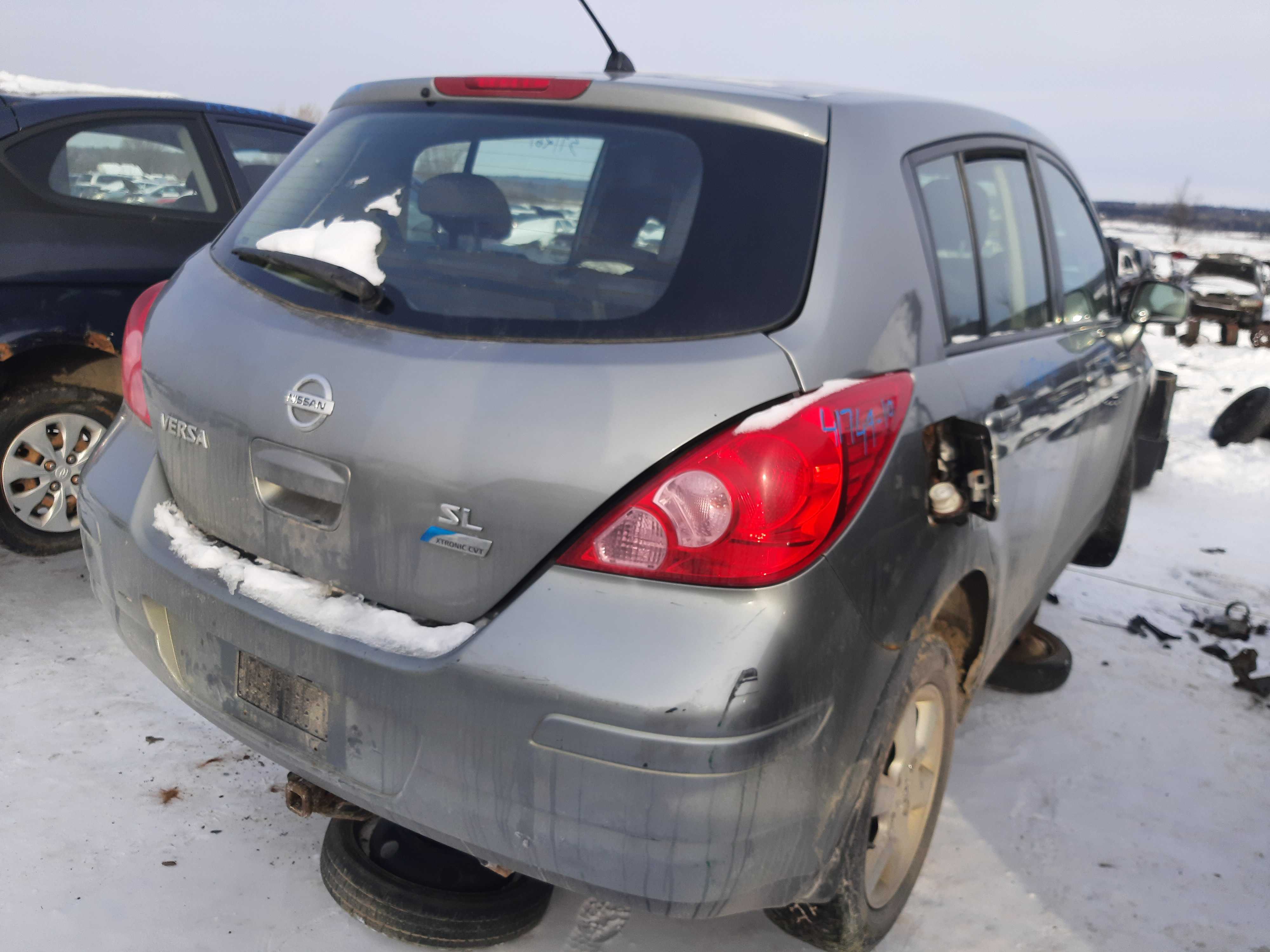 NISSAN VERSA 2010