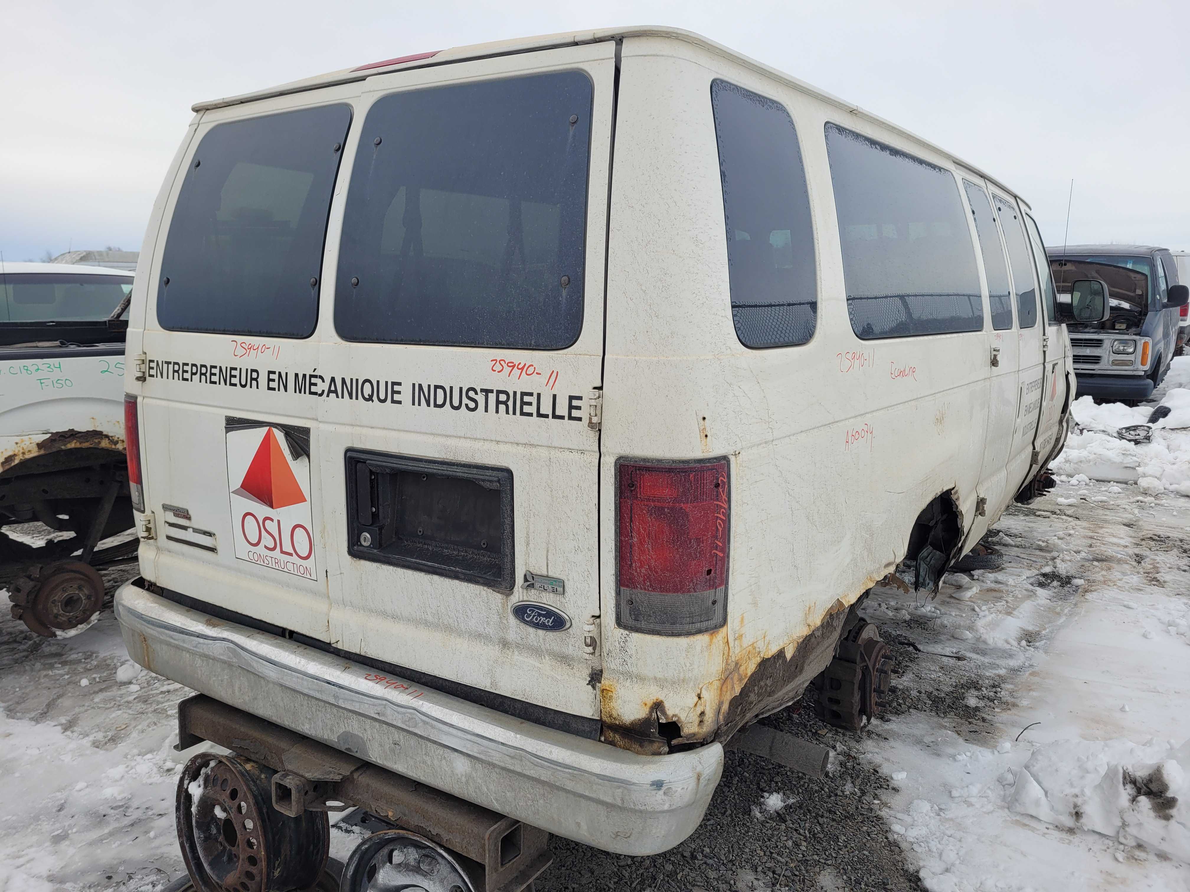 FORD ECONOLINE 2011