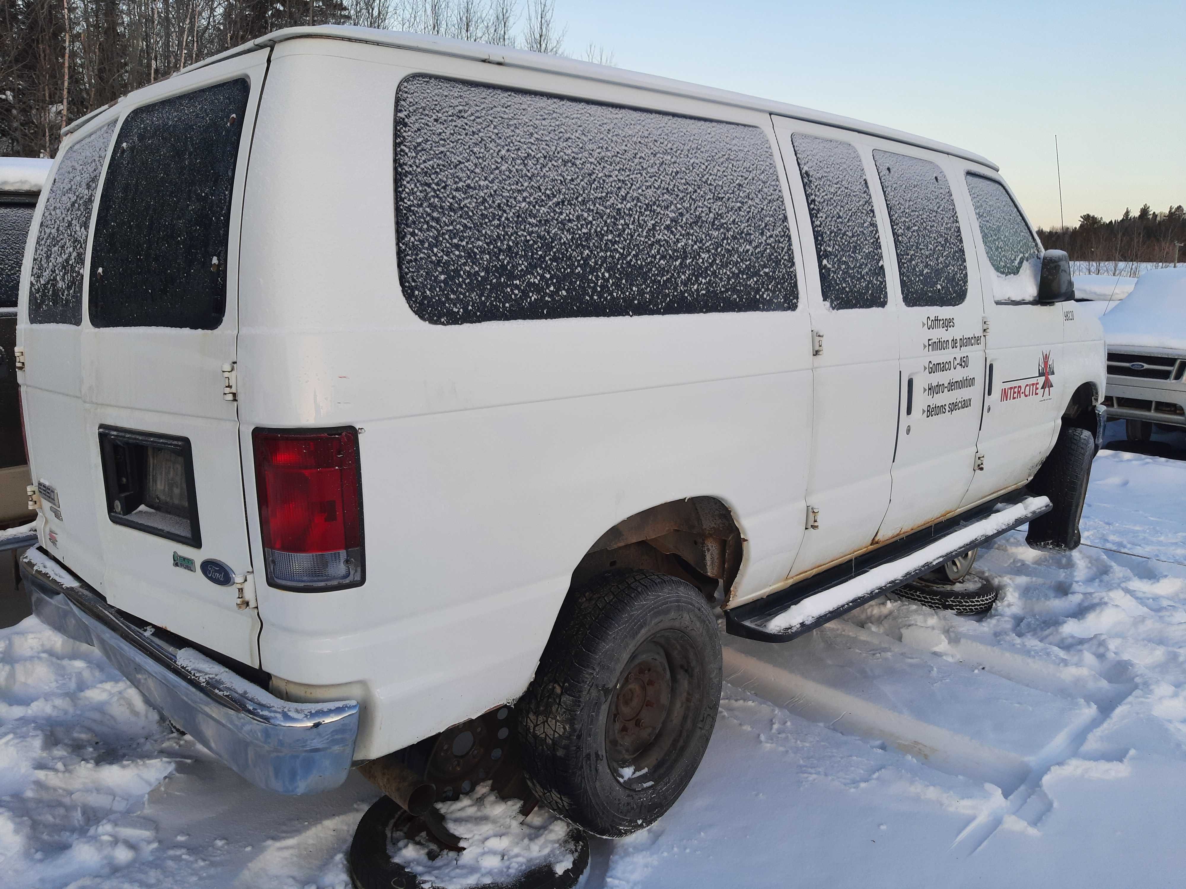 FORD ECONOLINE 2012