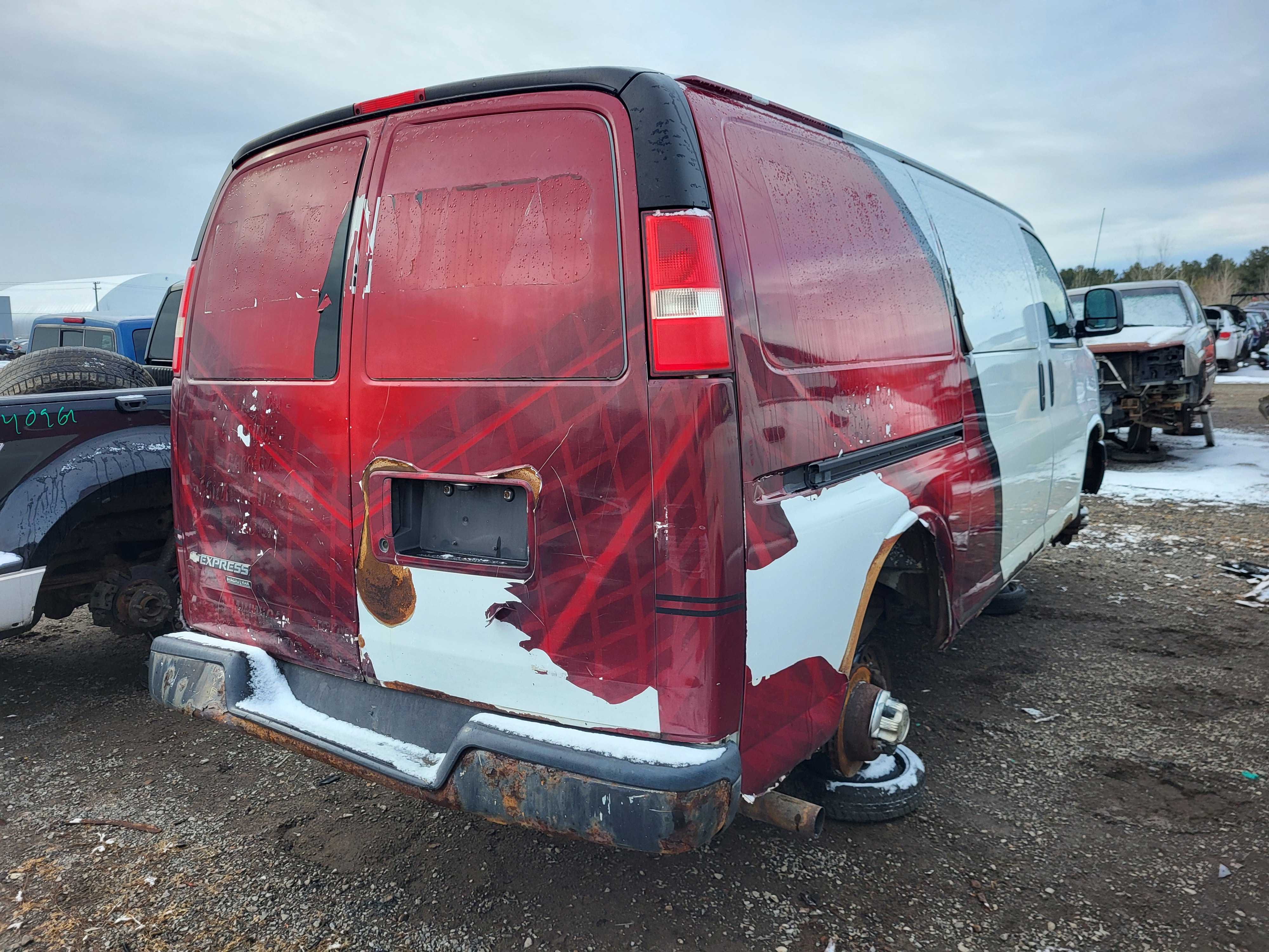 CHEVROLET EXPRESS VAN 2011