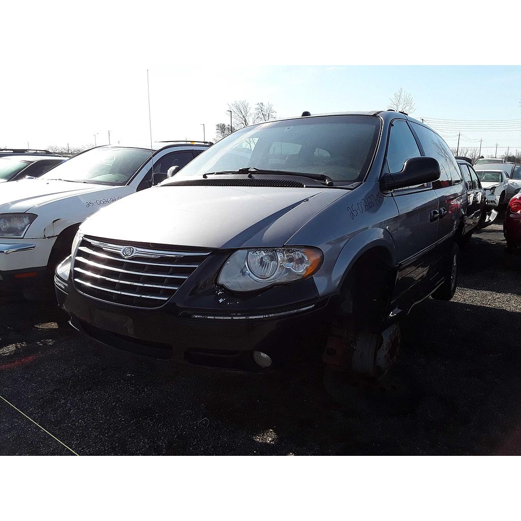 CHRYSLER TOWN &amp; COUNTRY 2005