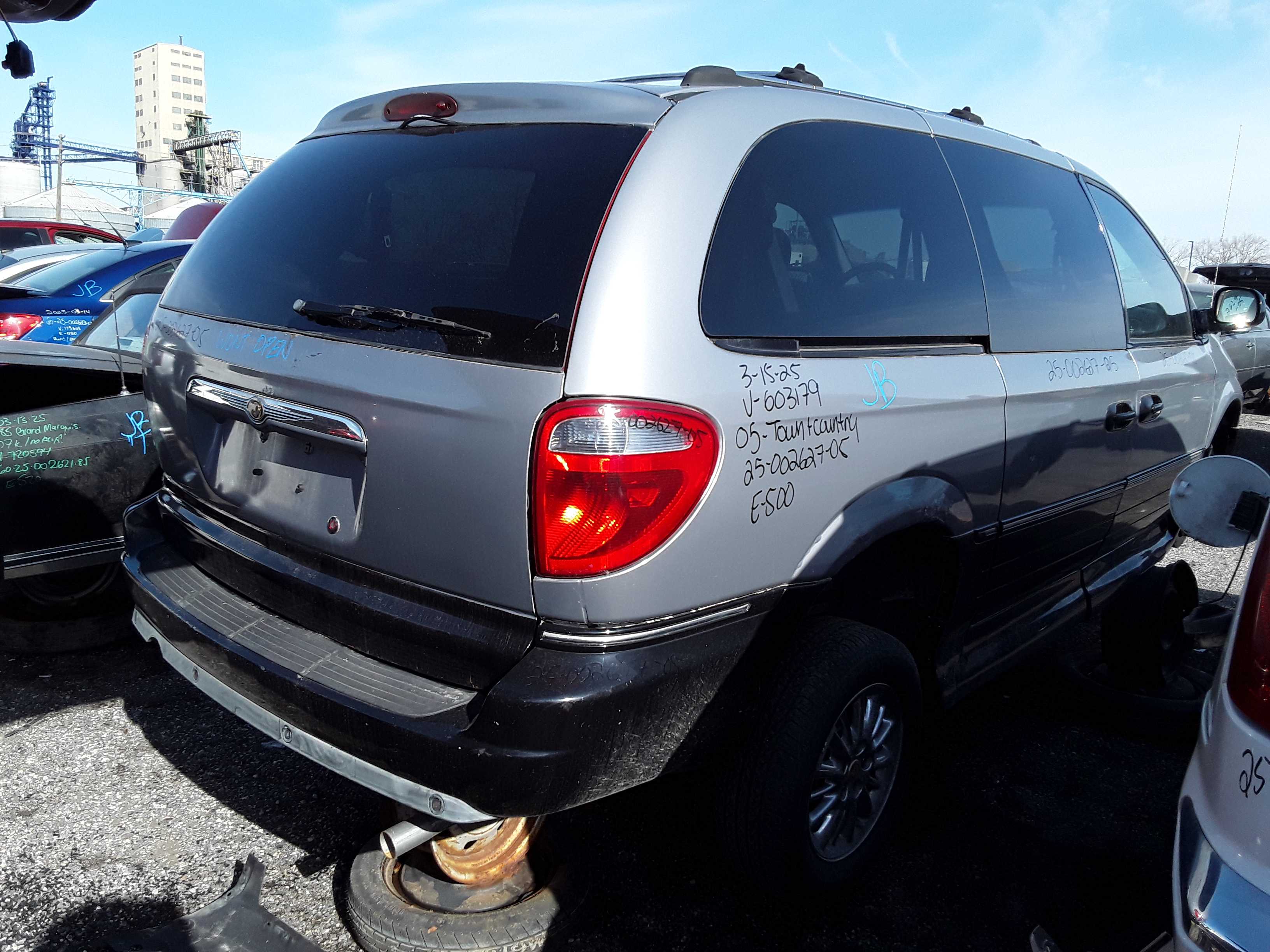 CHRYSLER TOWN &amp; COUNTRY 2005