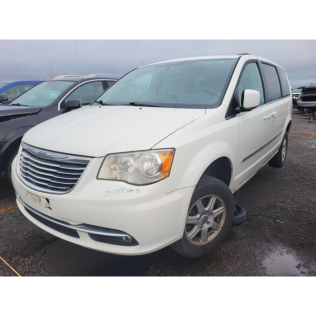 CHRYSLER TOWN & COUNTRY 2011