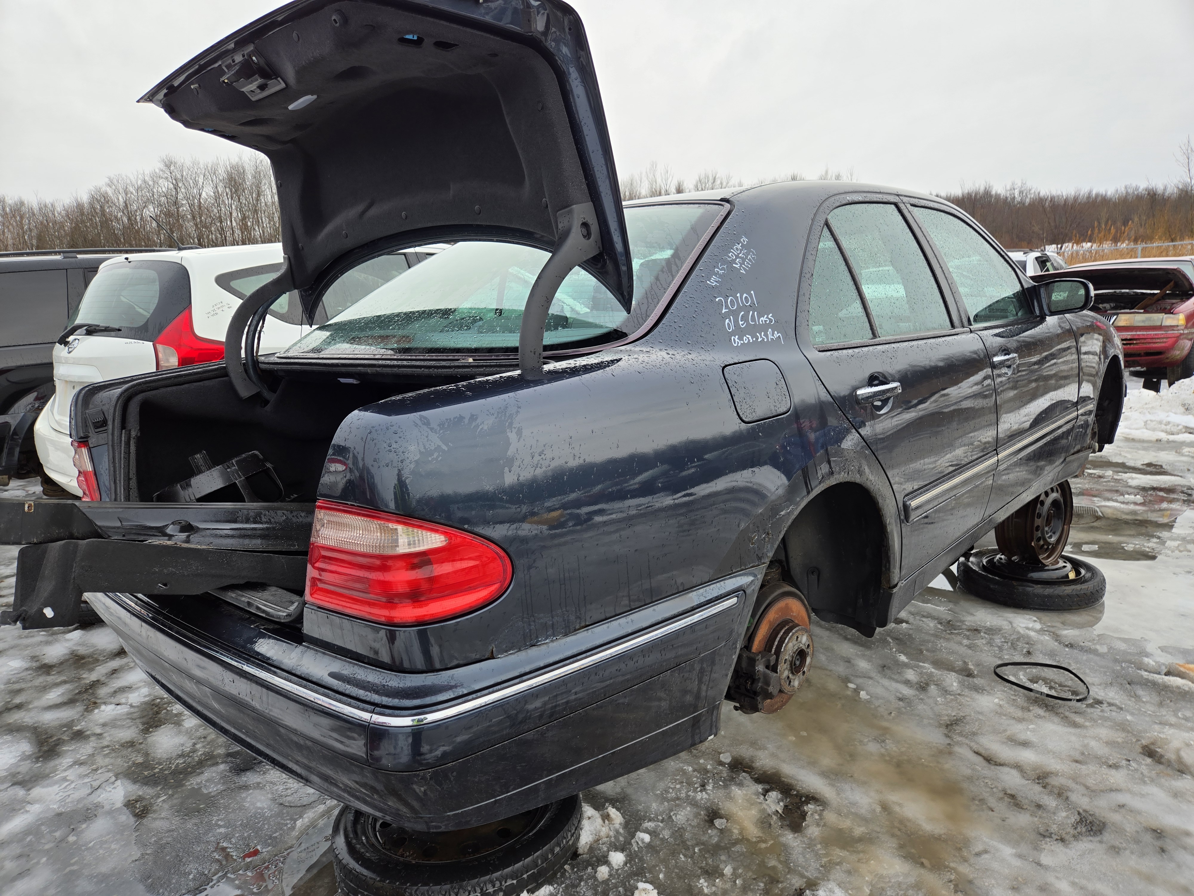 MERCEDES-BENZ E-CLASS 2001