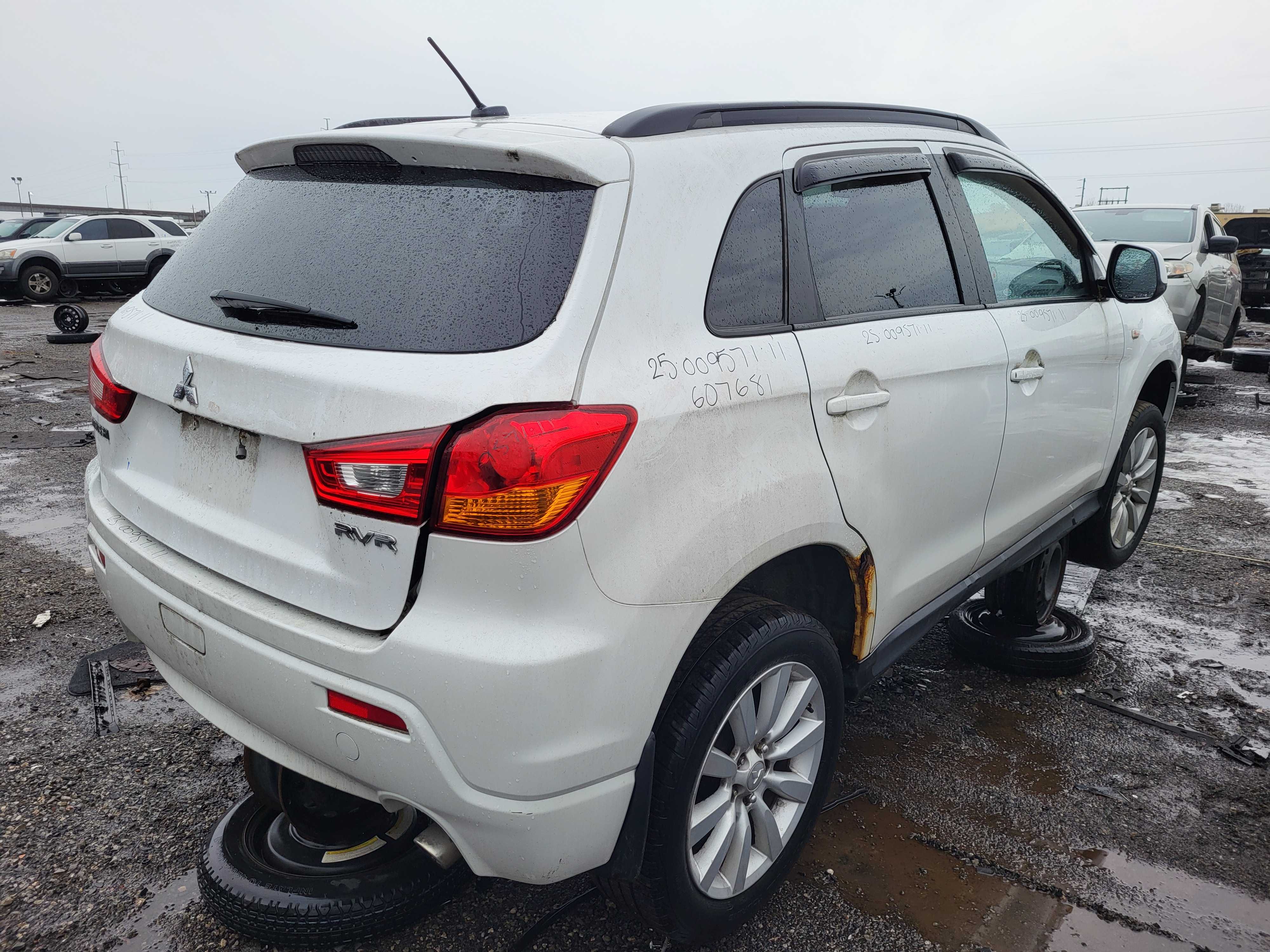MITSUBISHI RVR 2011