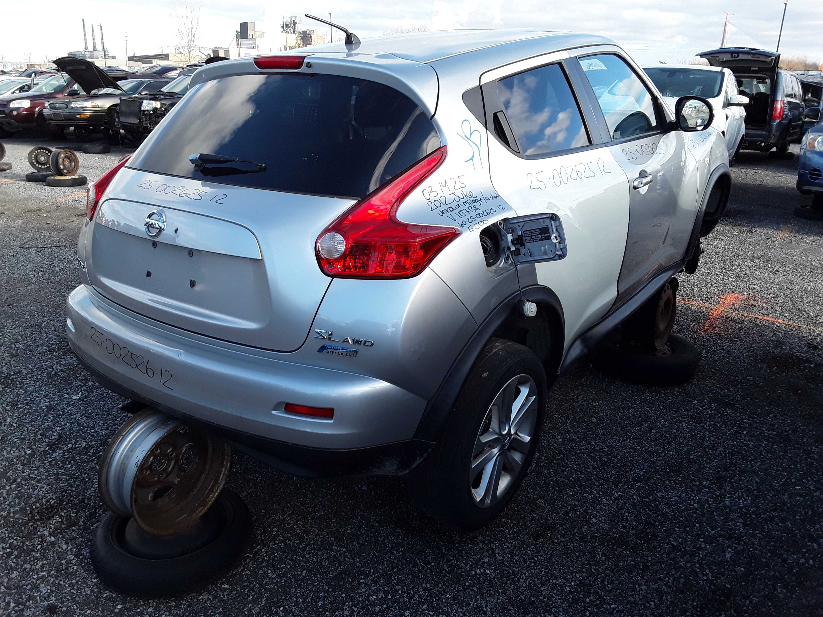 NISSAN JUKE 2012