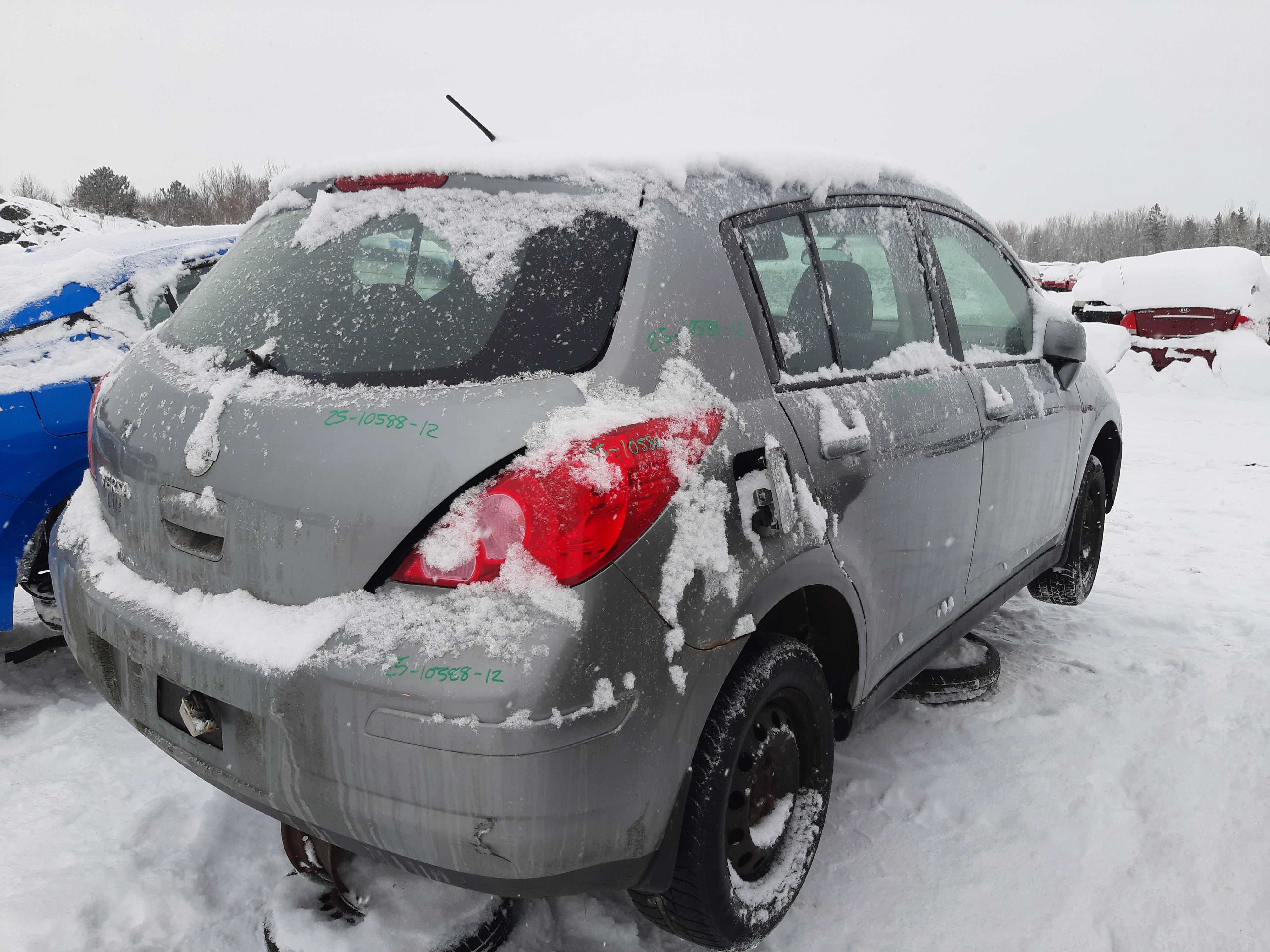 NISSAN VERSA 2010