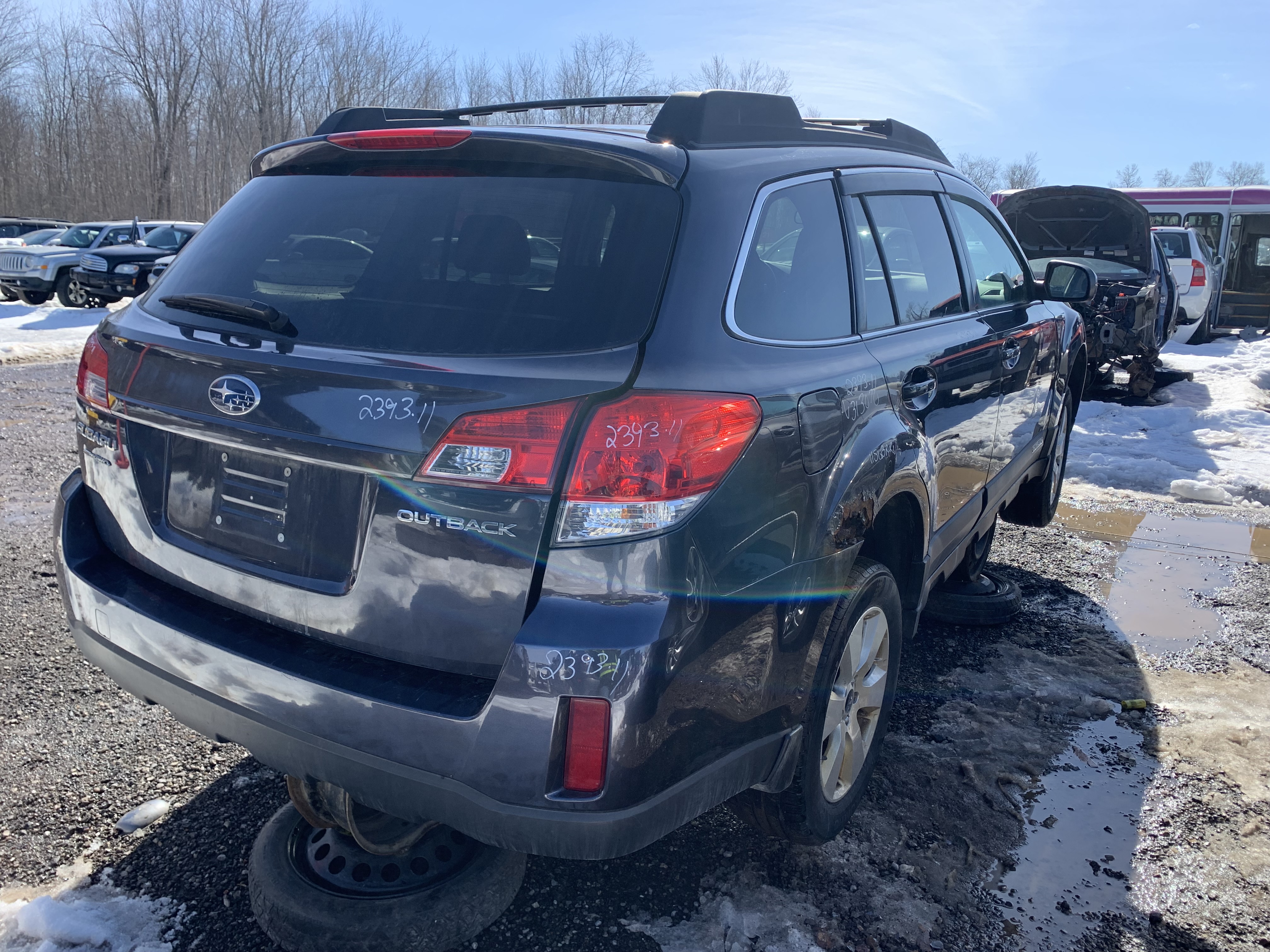 SUBARU OUTBACK 2011