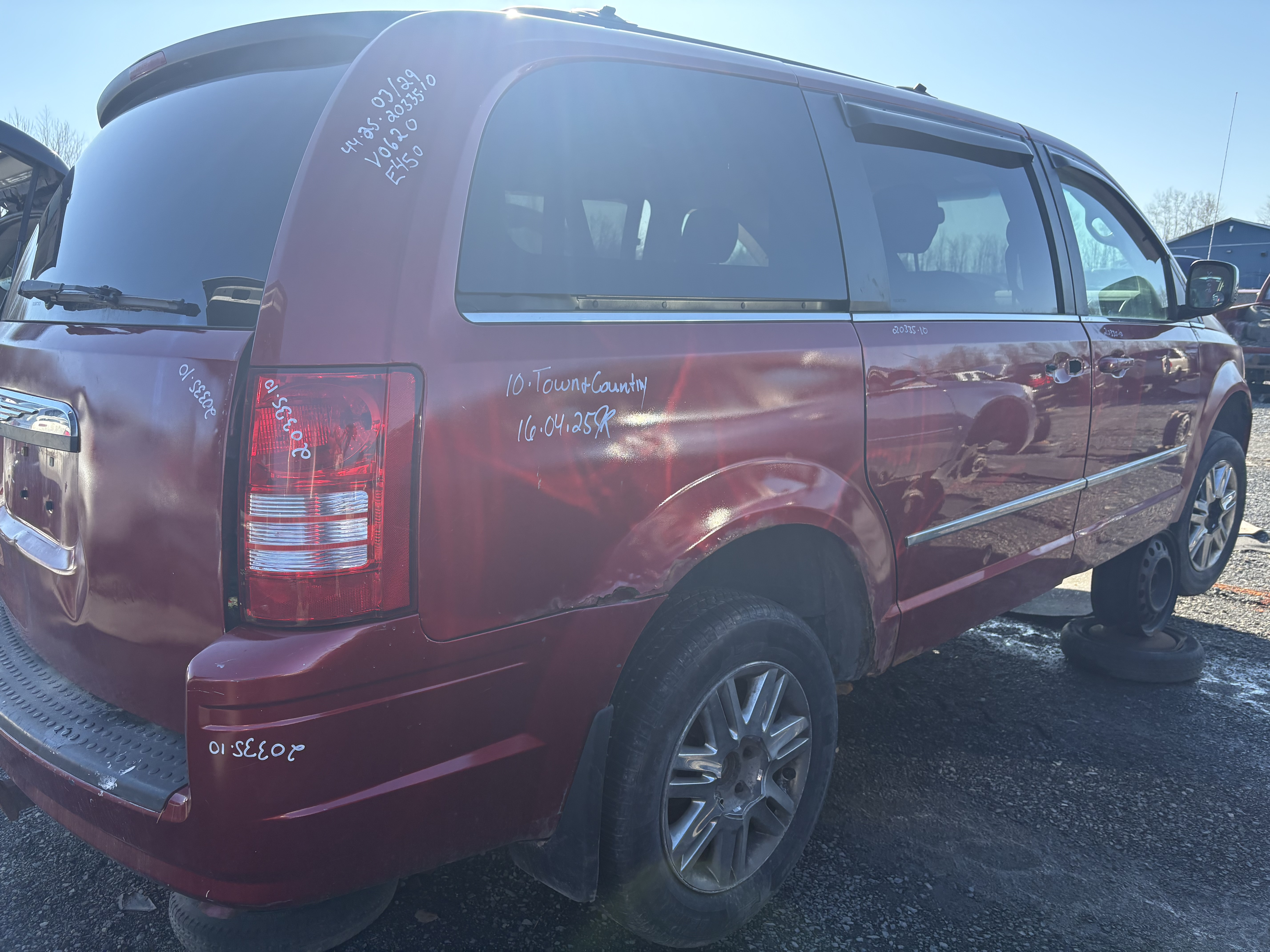 CHRYSLER TOWN &amp; COUNTRY 2010