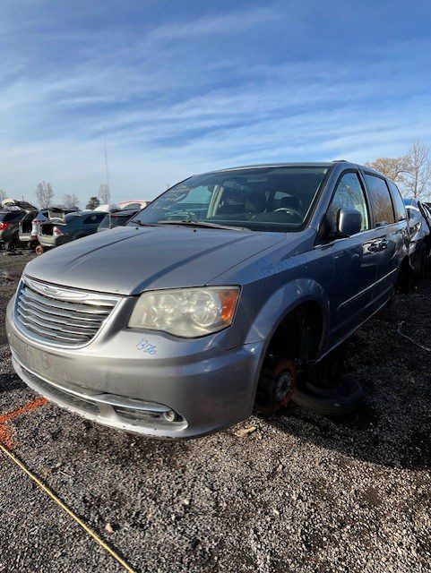 CHRYSLER TOWN & COUNTRY 2013
