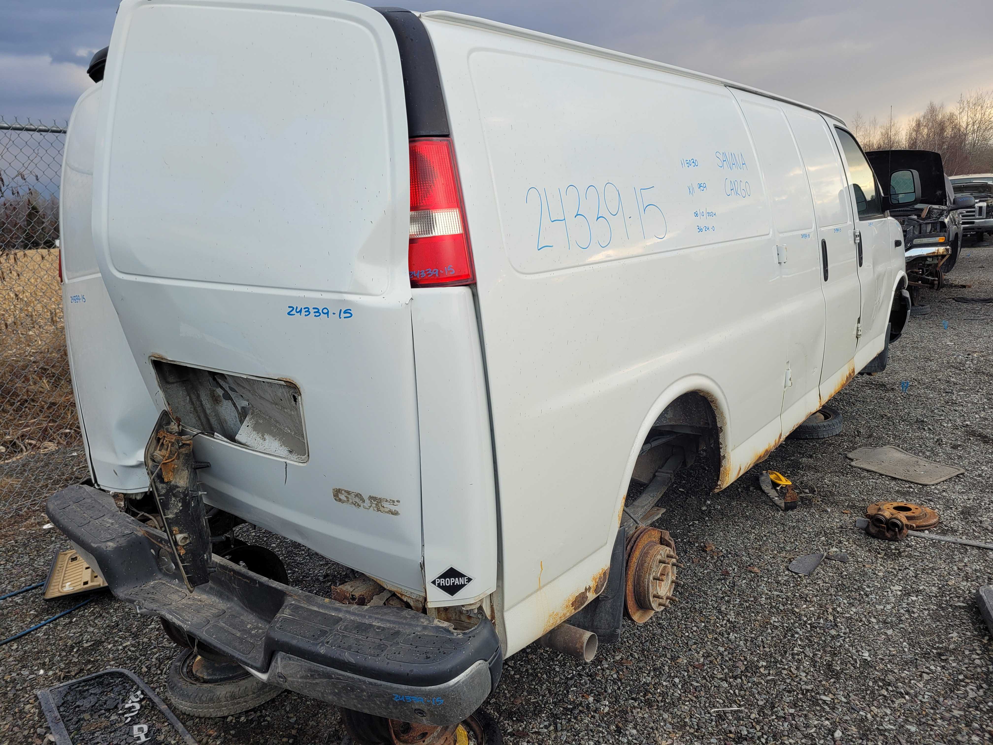 GMC SAVANA CARGO 2015