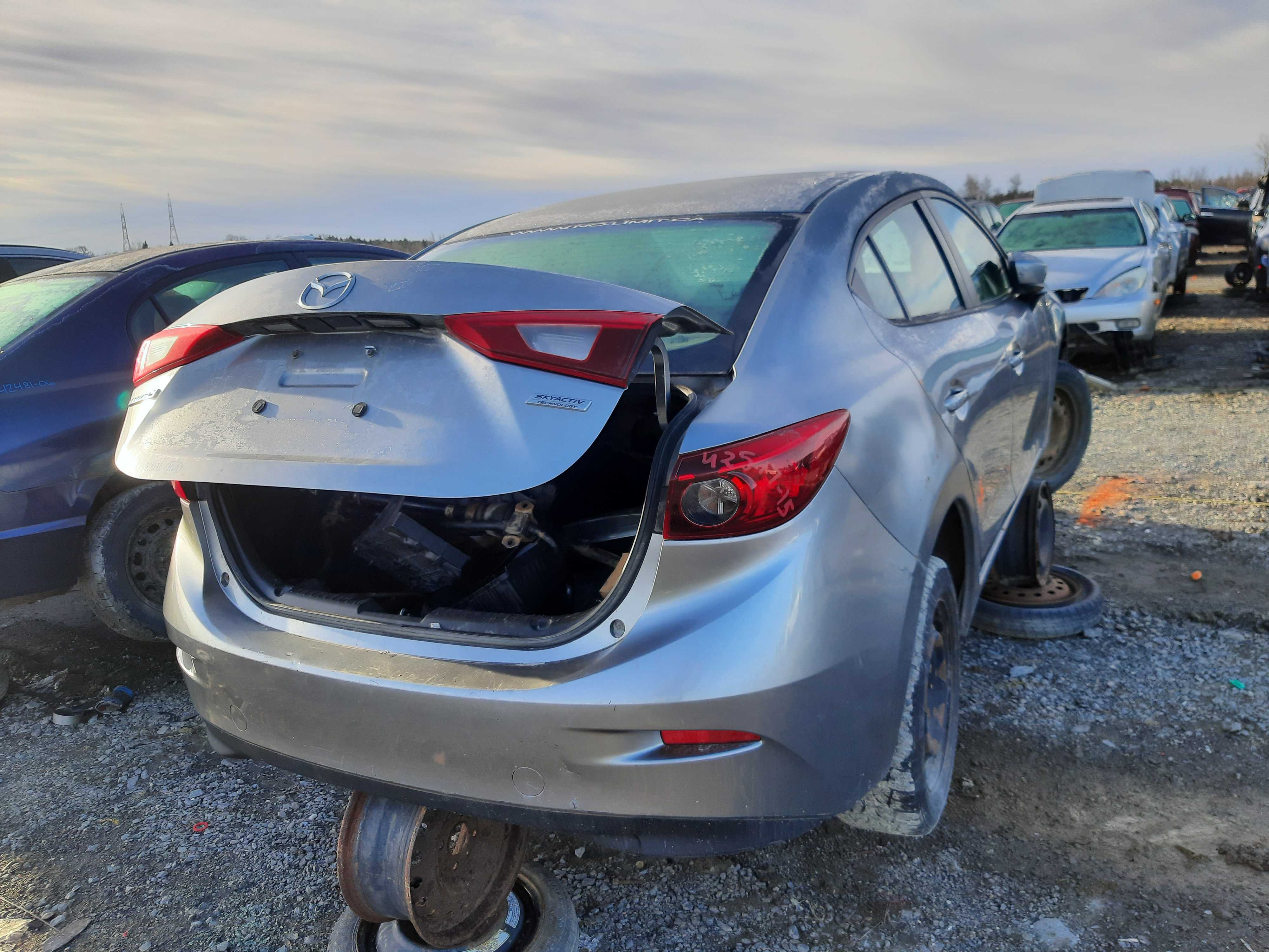 MAZDA MAZDA3 2015