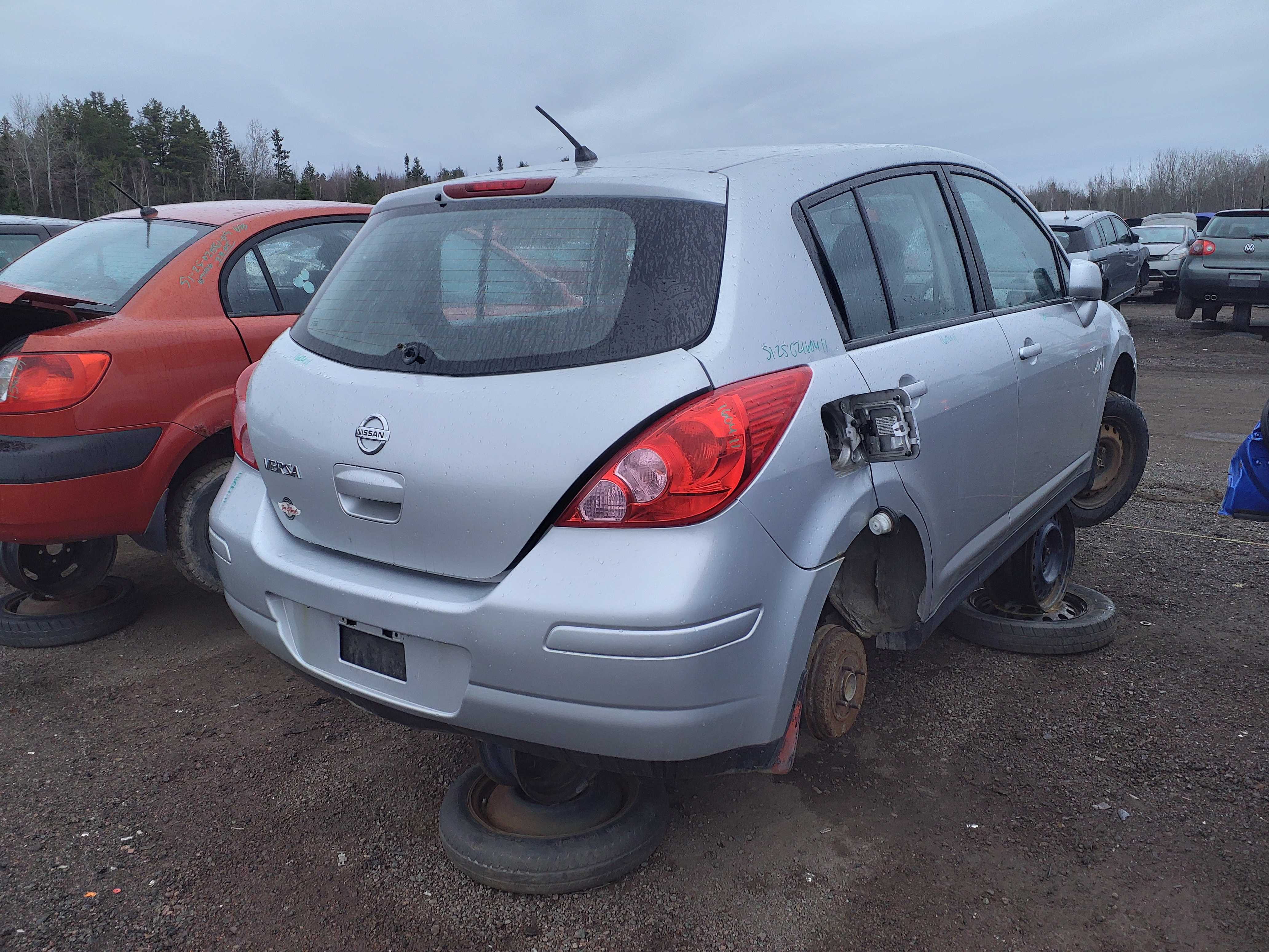 NISSAN VERSA 2011