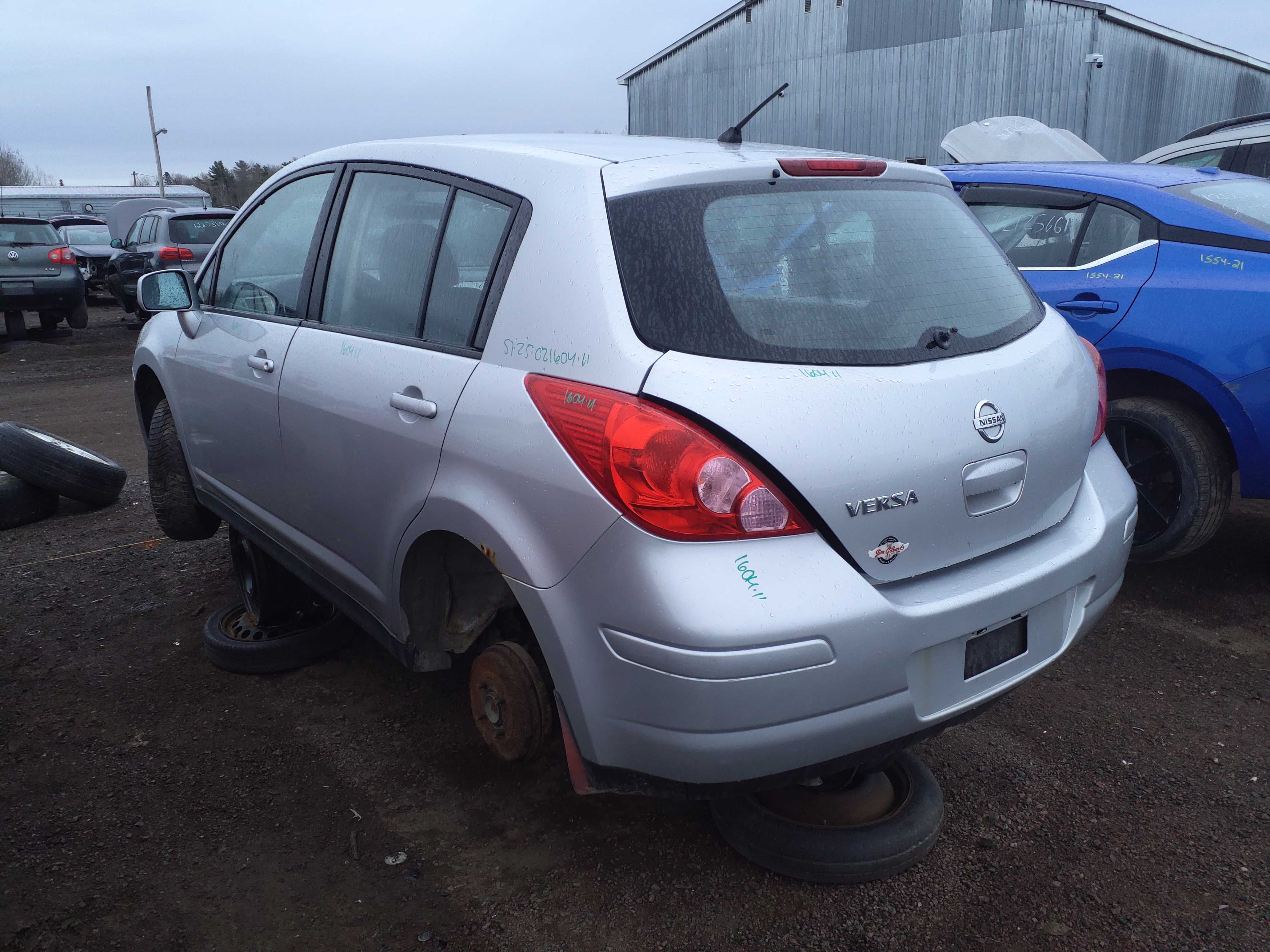NISSAN VERSA 2011