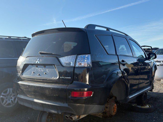 MITSUBISHI OUTLANDER 2012