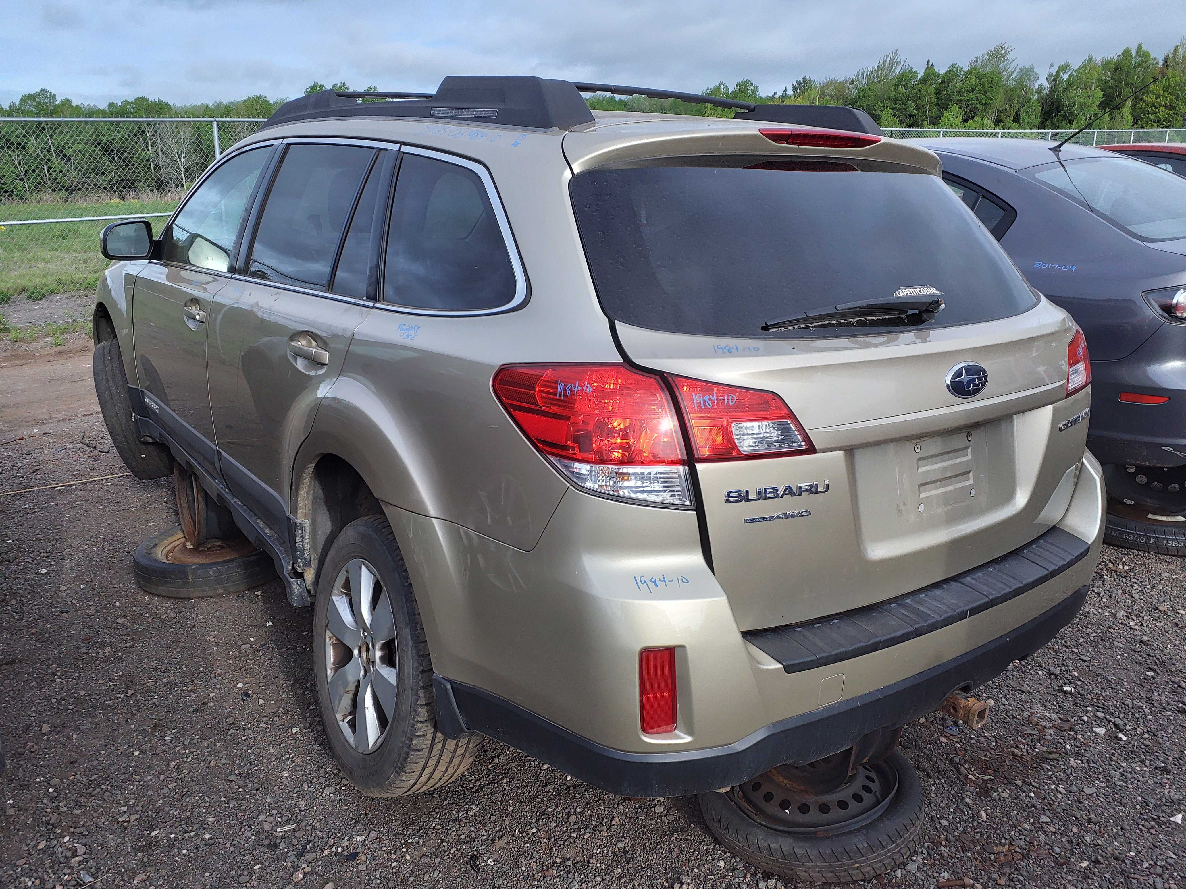 SUBARU OUTBACK 2010
