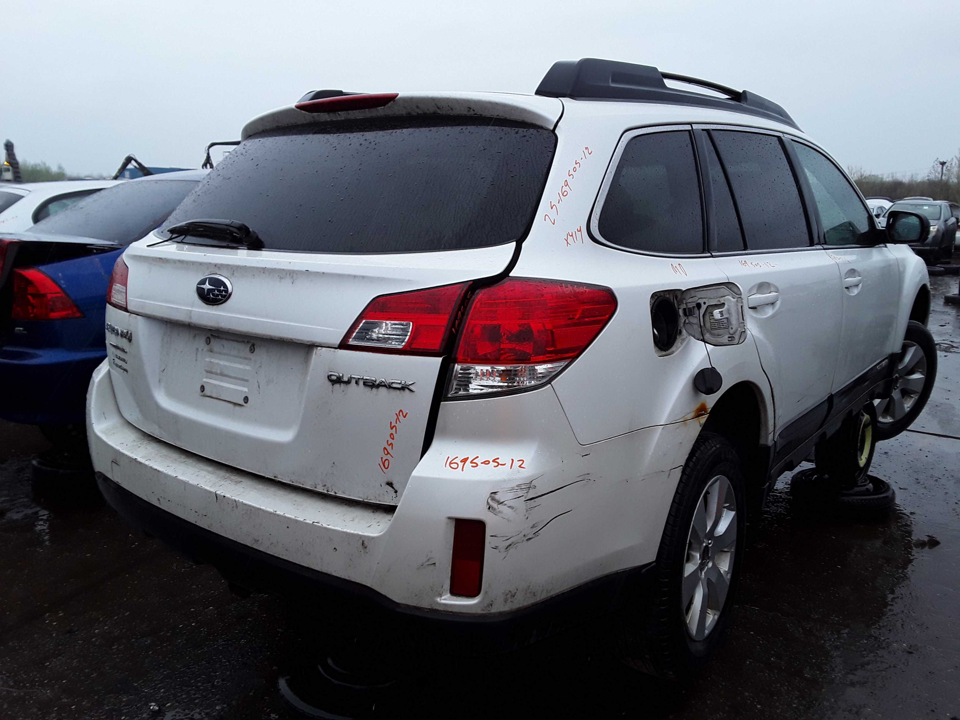 SUBARU OUTBACK 2012