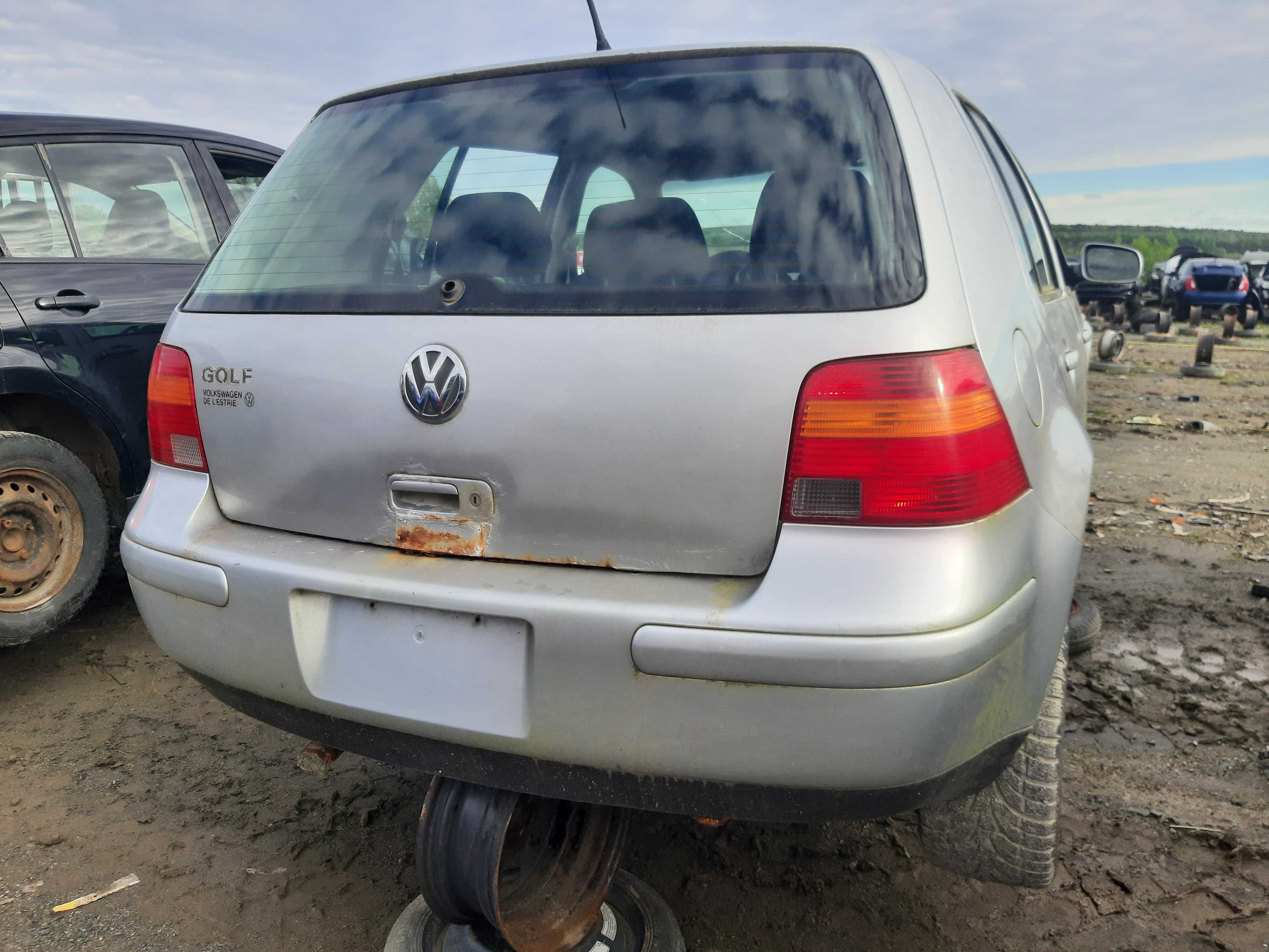 VOLKSWAGEN GOLF 2003
