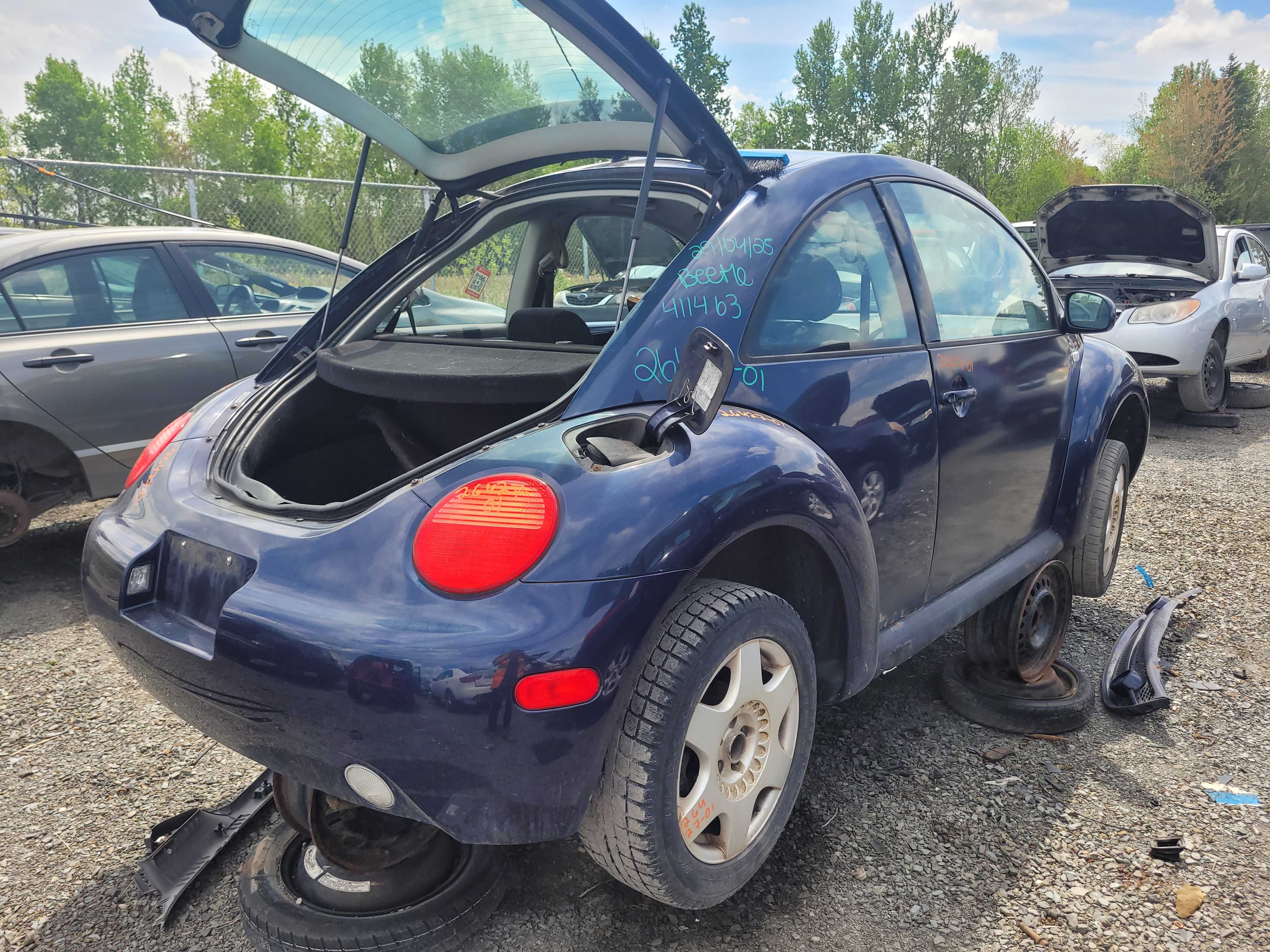 VOLKSWAGEN NEW BEETLE 2001