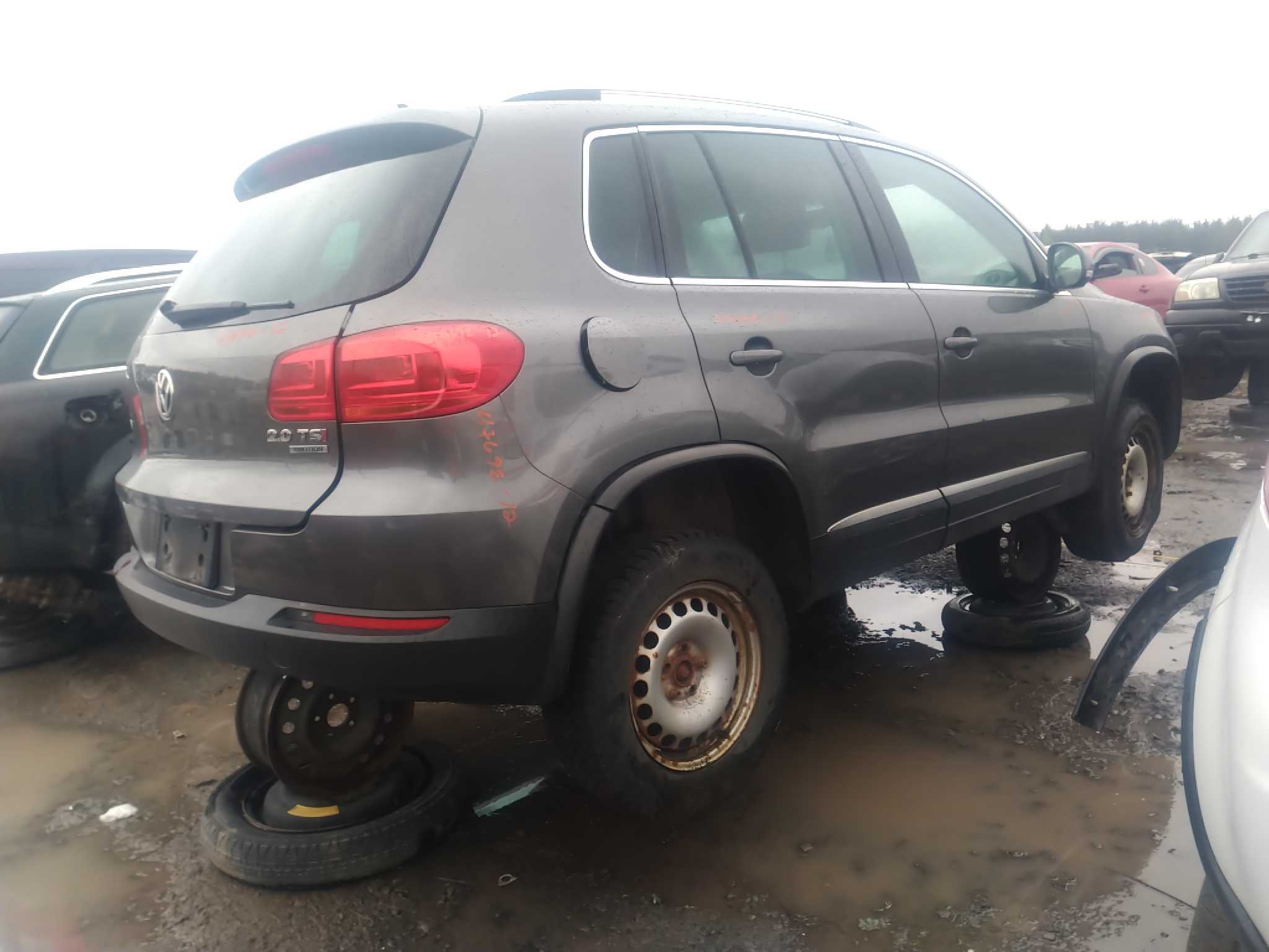 VOLKSWAGEN TIGUAN 2012