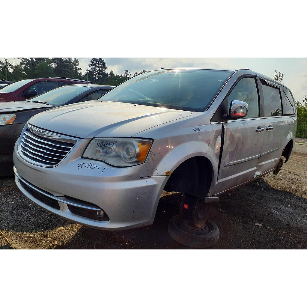 CHRYSLER TOWN & COUNTRY 2011